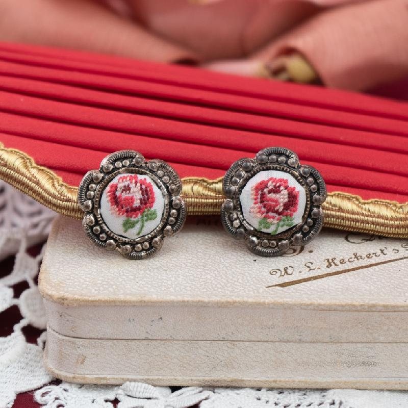 C.a. 1970s Austrian Needlepoint New Old Stock - Rose on White Floral Shaped Clip Earrings(MT1976)