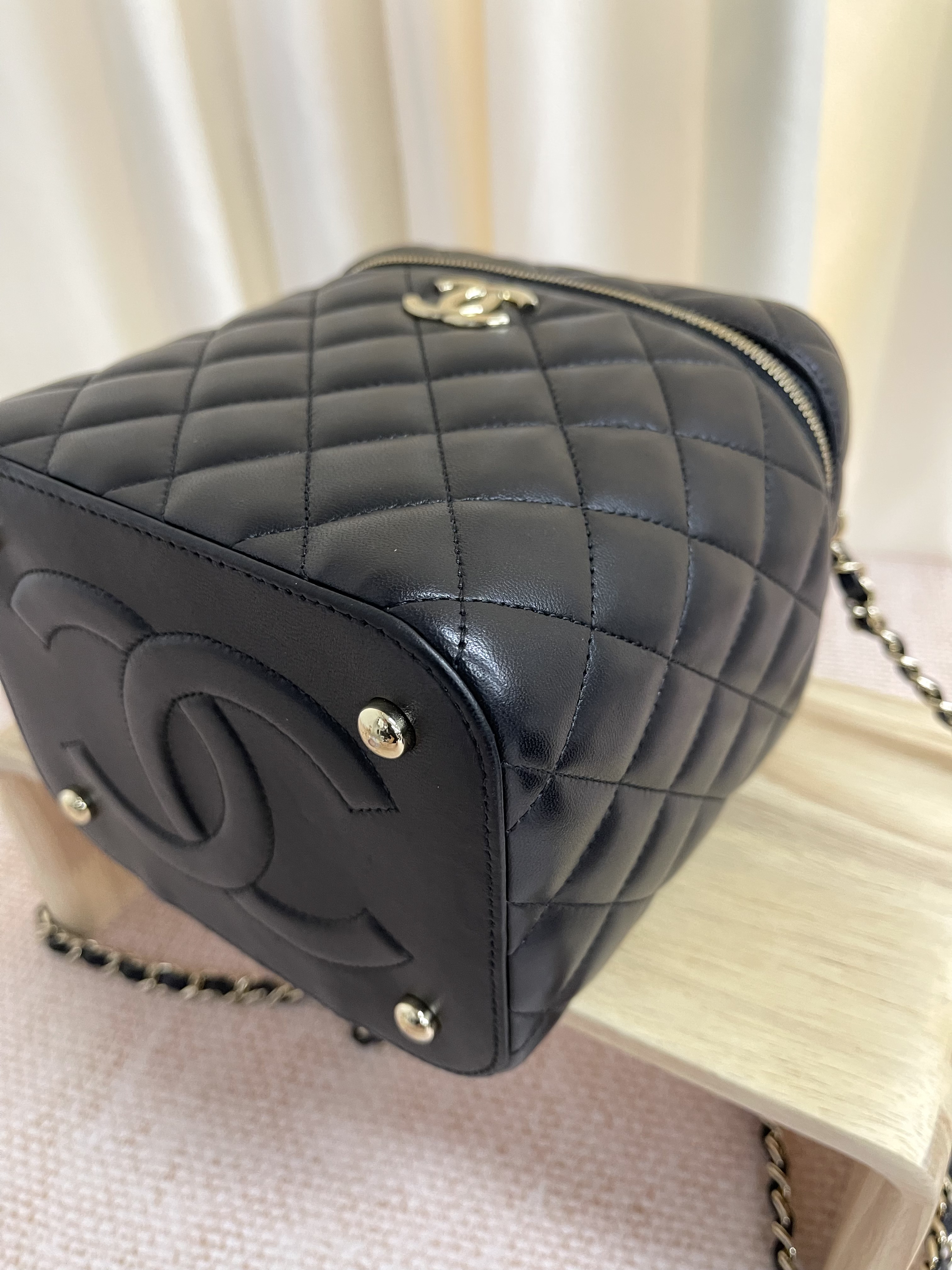 Pre-owned Chanel vanity case / 26NY101