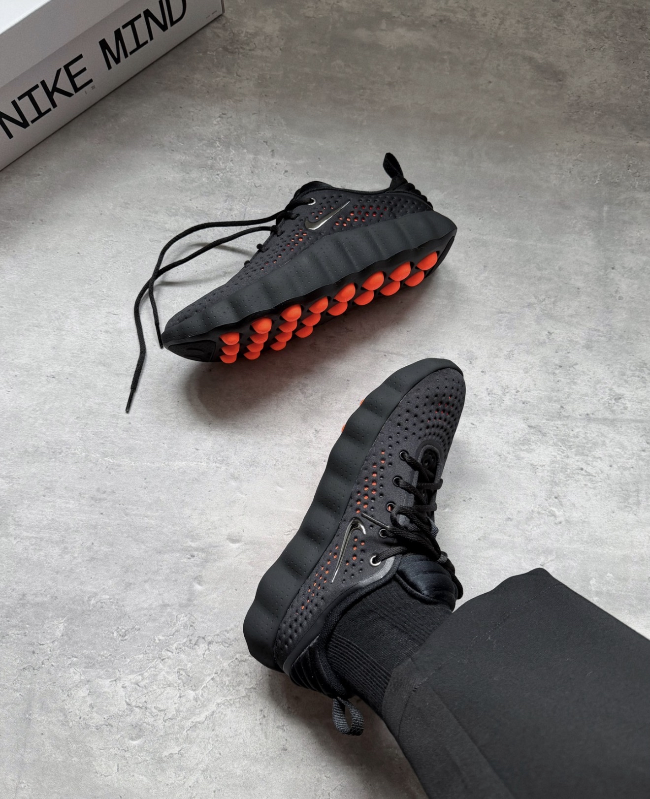 Nike Mind 002 Black Hyper Crimson HQ4310-001 HQ4308-001