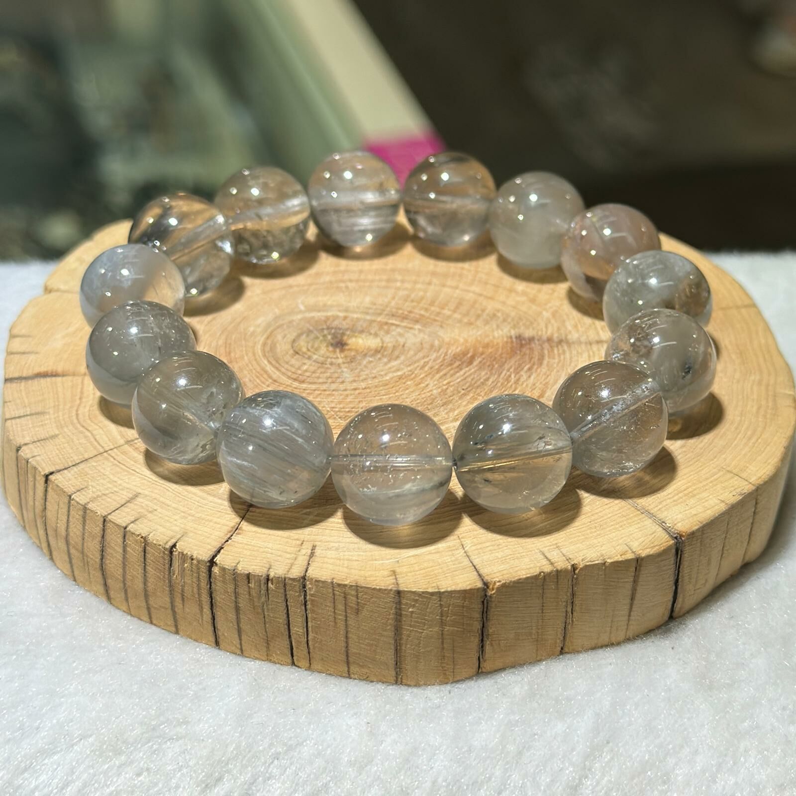 大m✨灰藍兔毛手串 14 mm +/-