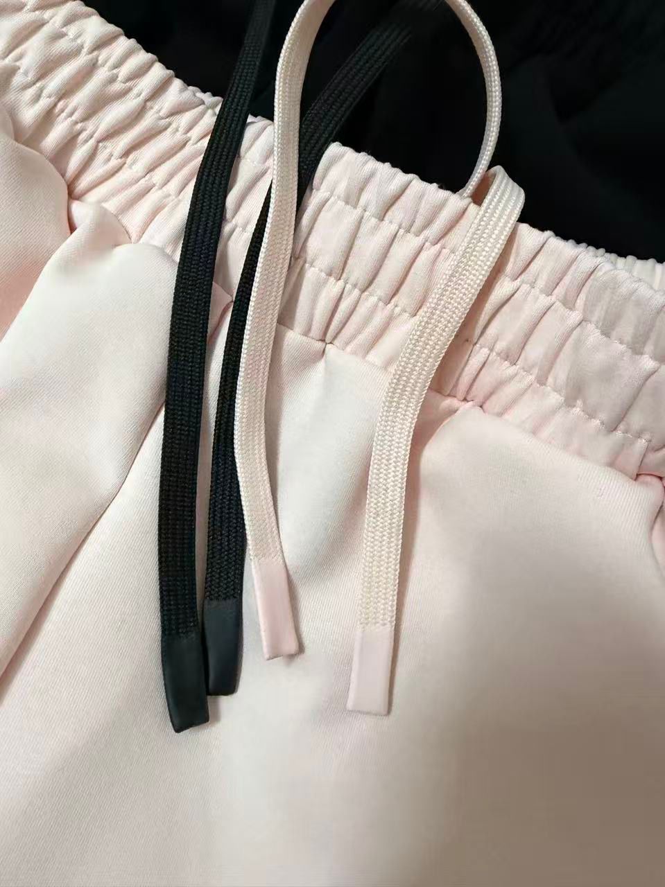 2色選擇/$135條，2條起$ 125條。Adidas dance系列運動長褲