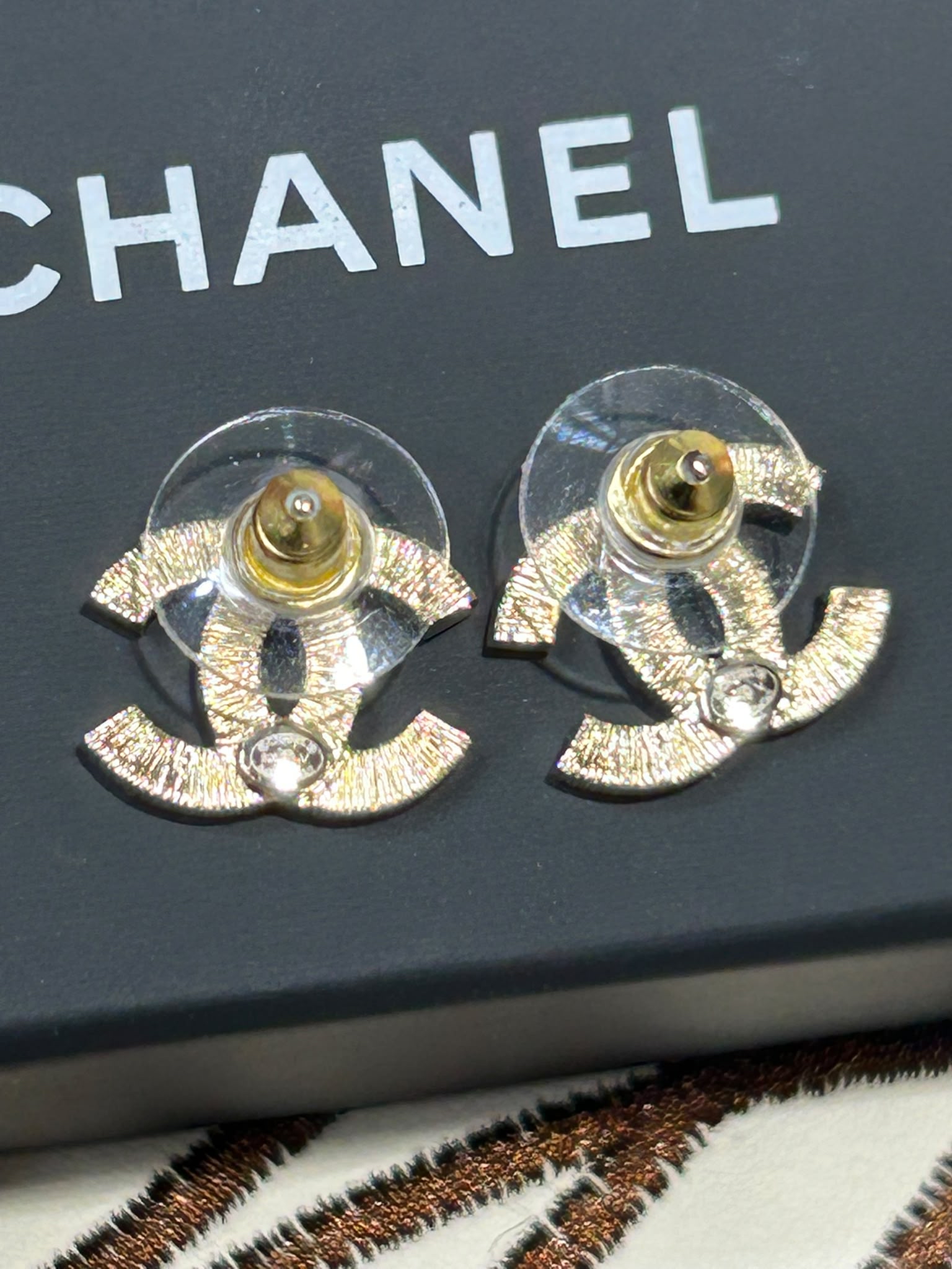 全新Chanel earrings cc 淡金 100%Authentic, 100%New全新 ✅dust bag ✅box  