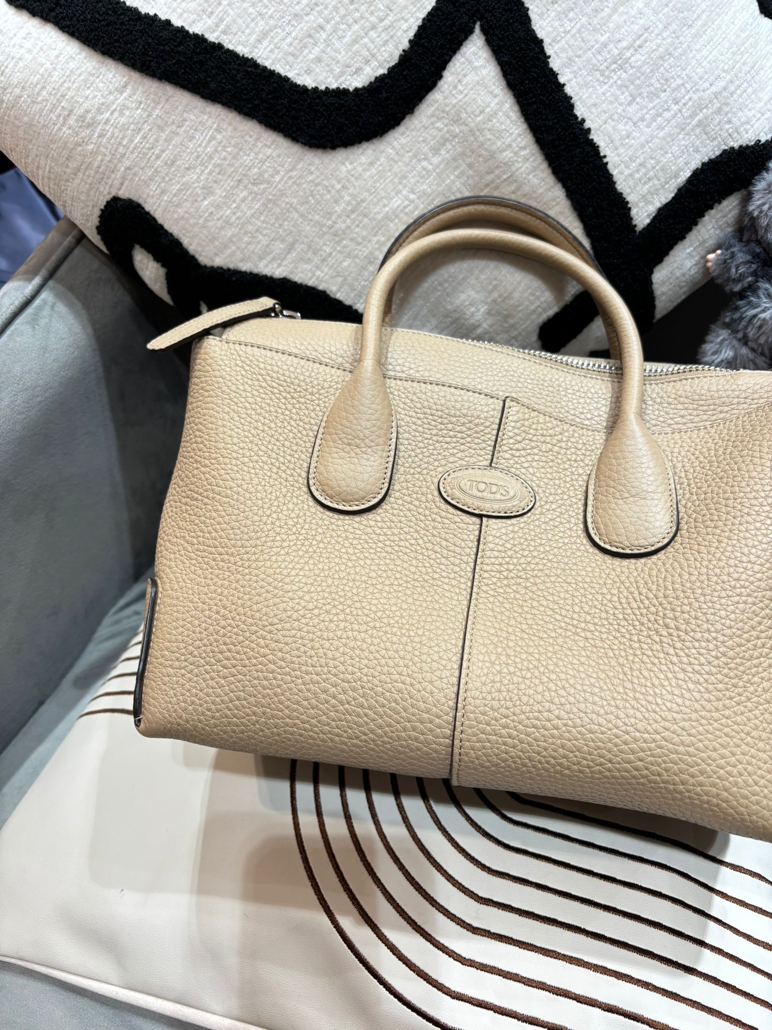 TOD’S Beige Calfskin Di Bag 2 way bag with pouch 米色小牛皮 100%Authentic, 98%anew ✅Strap✅Dust bag