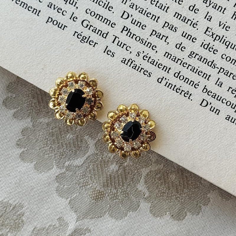 Vintage Czechoslovakian C.a. 1980s New Old Stock Sparkling Clip Earrings (NZ084)