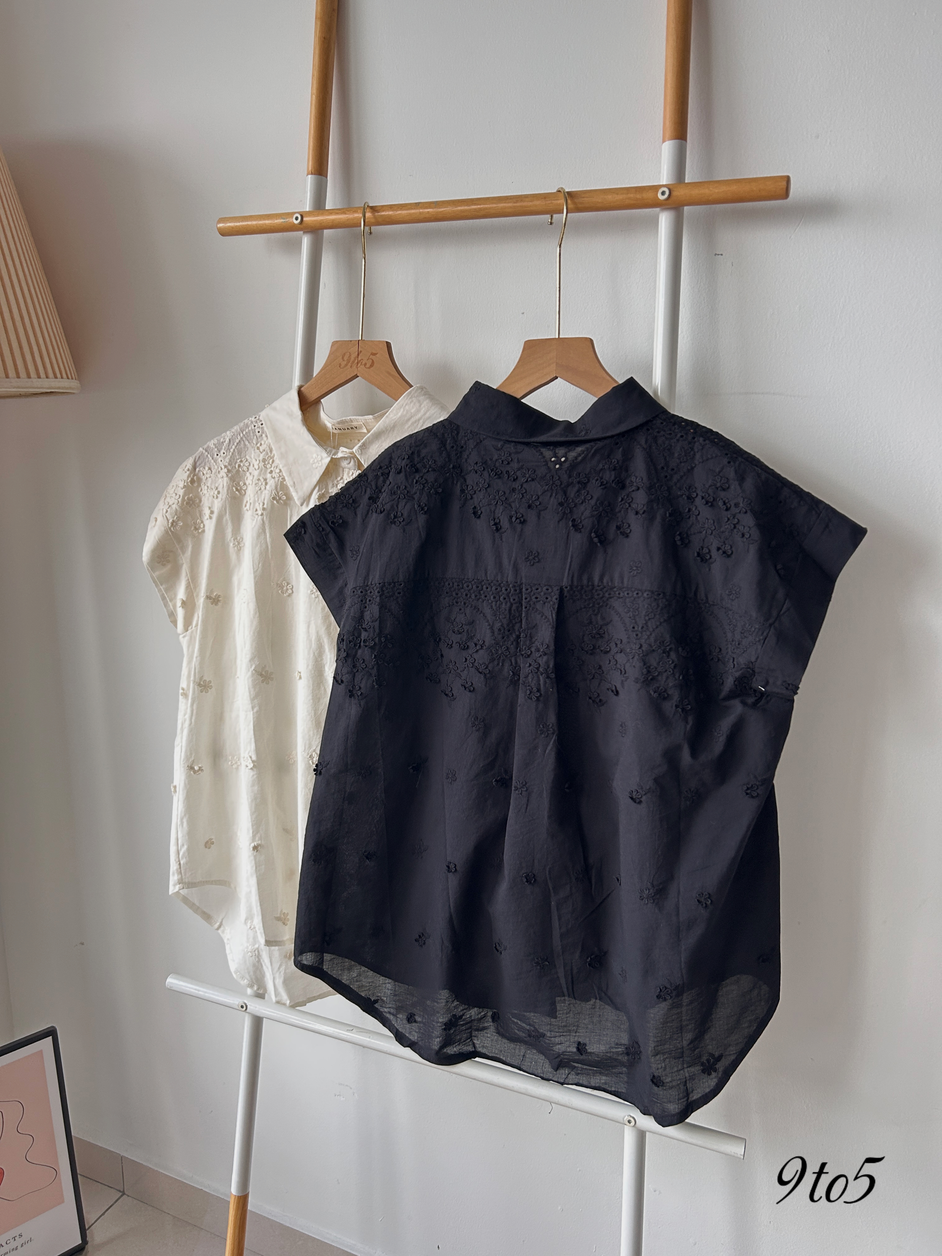 T4009 Cape Sleeves Shirt - Black &Cream