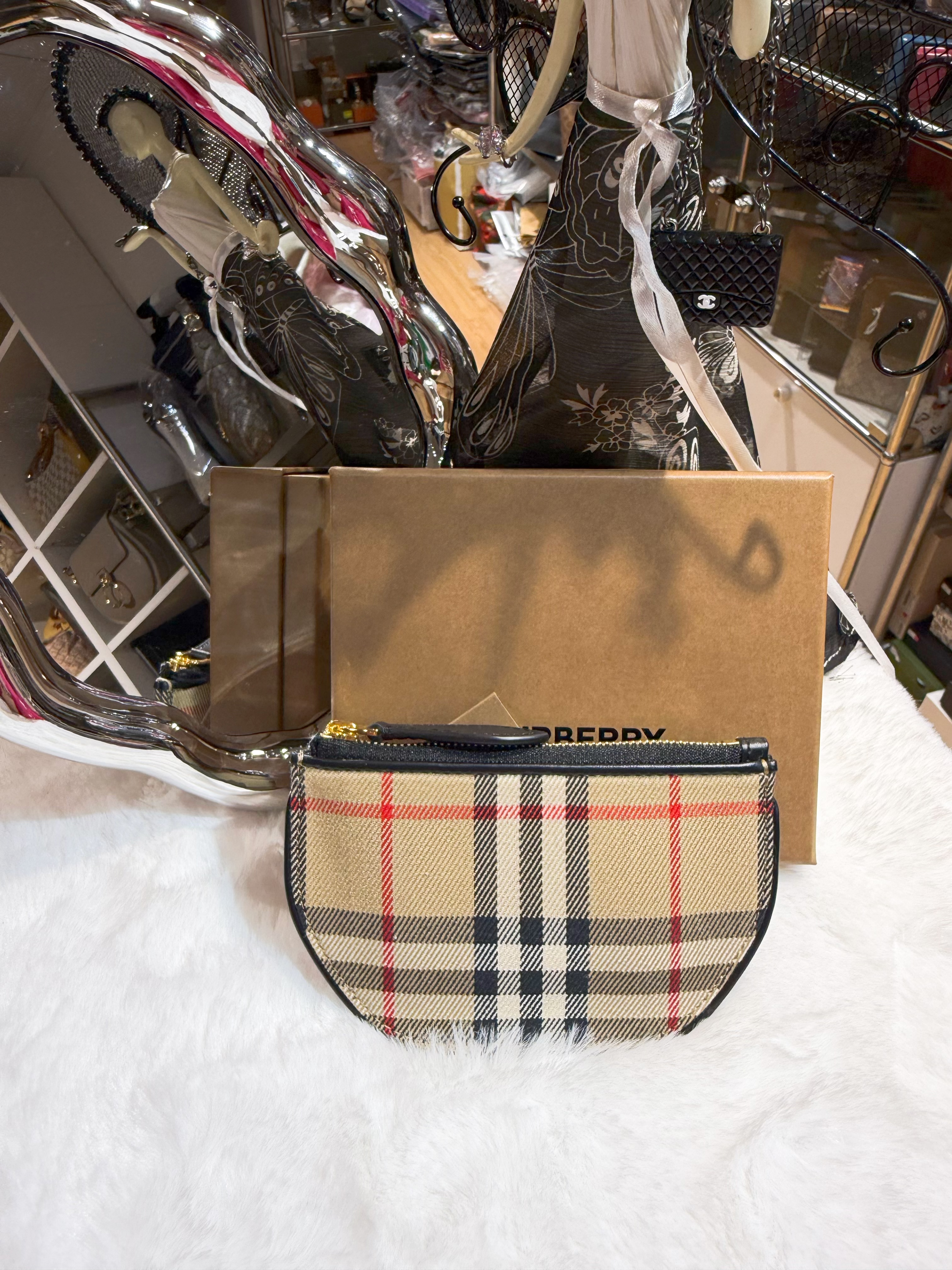 Burberry coin purse check/half moon