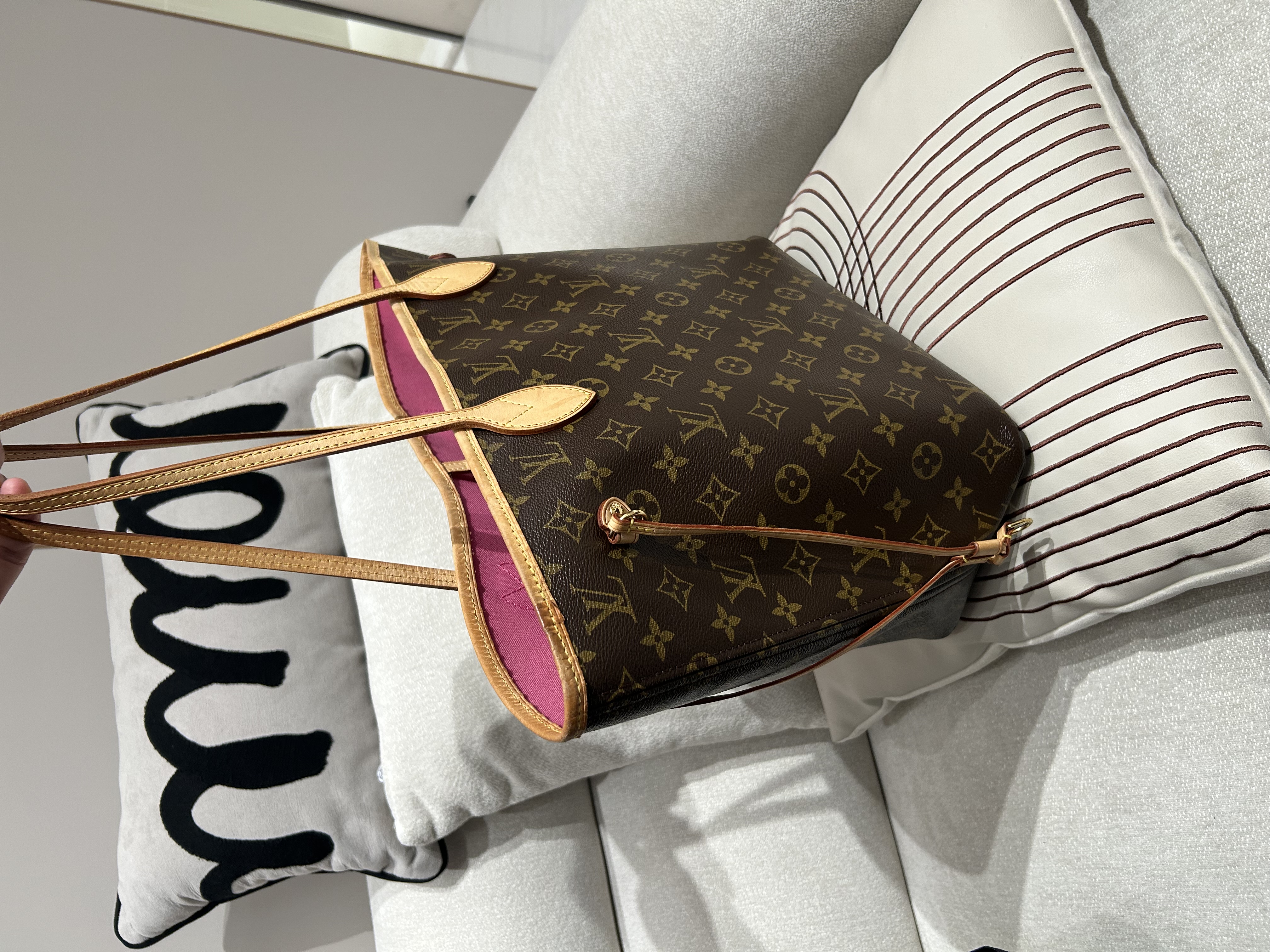 LV Neverfull Limited Edition Tote bag 100%Authentic, 90%New