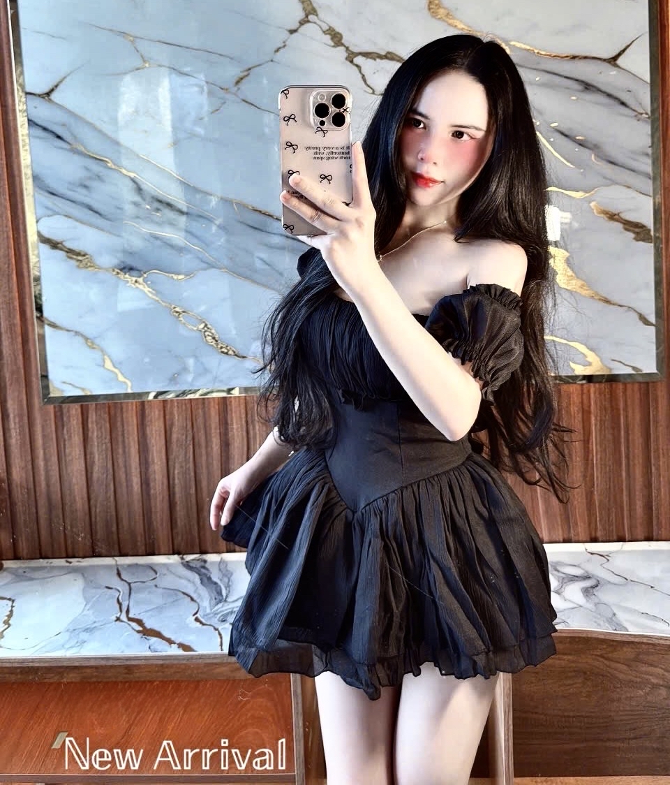 黑色露肩迷你連身裙