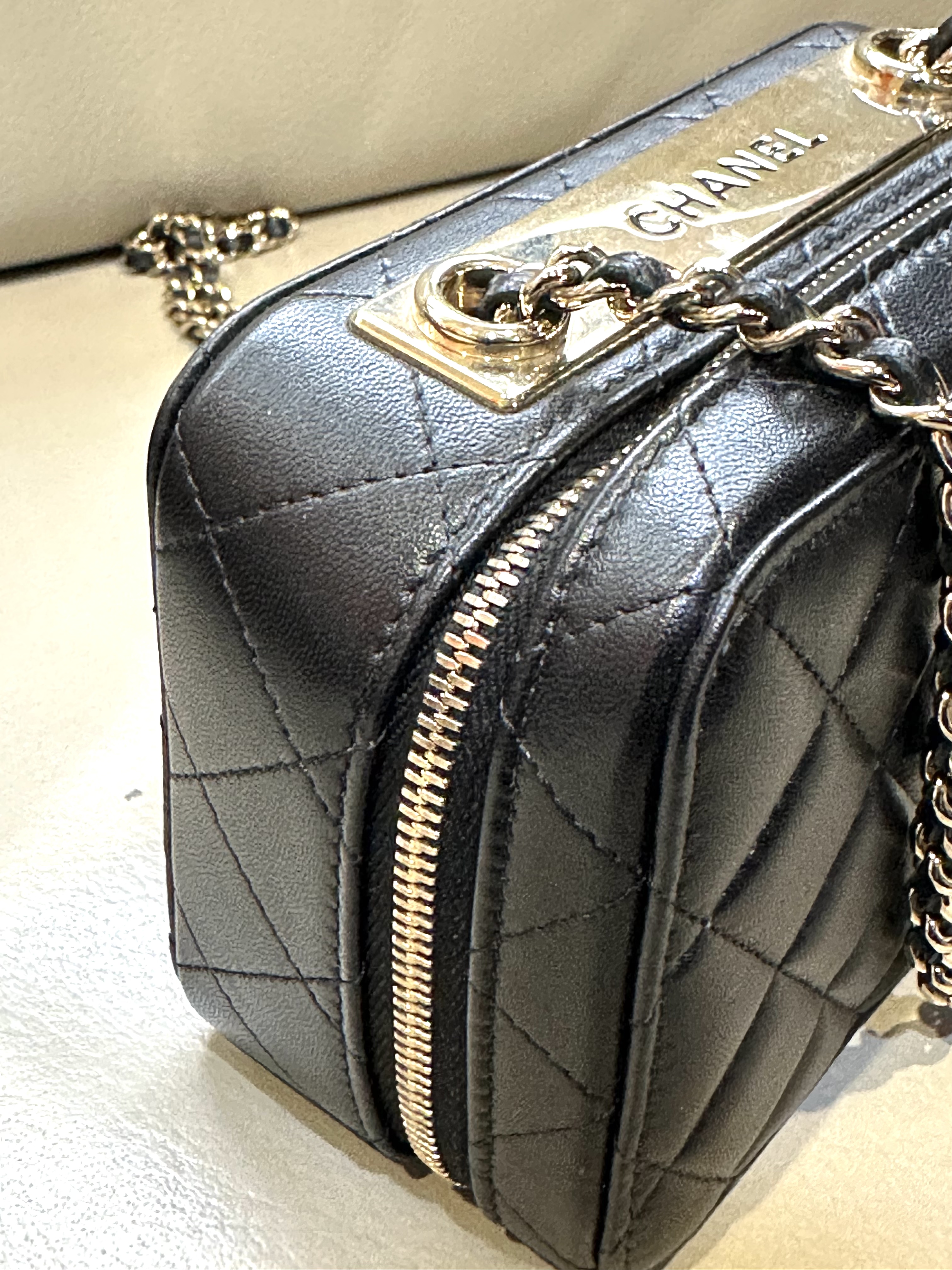 Pre-owned Chanel Pearl Crush Camera Bag / Product Code: 26040502