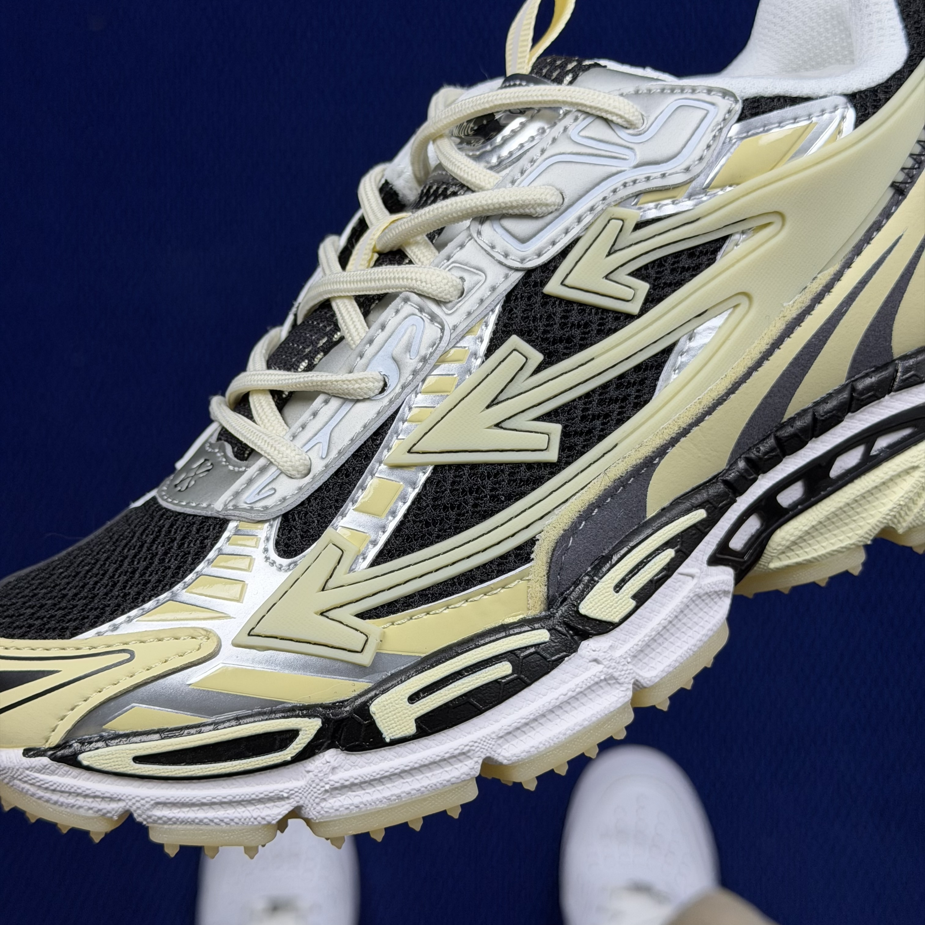 OFF-WHITE Be Right Back