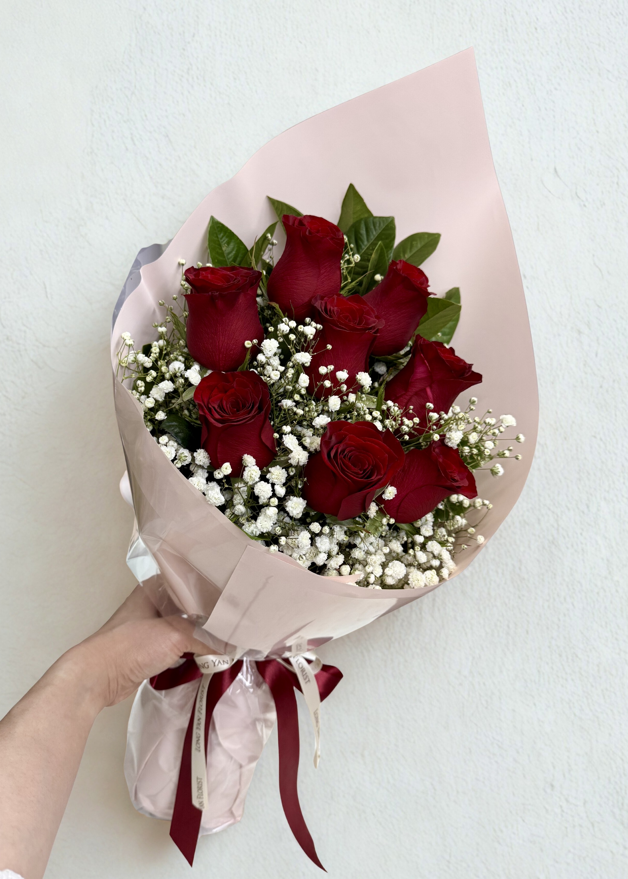 經典8枝玫瑰配滿天星_RS01((三月免運費優惠))