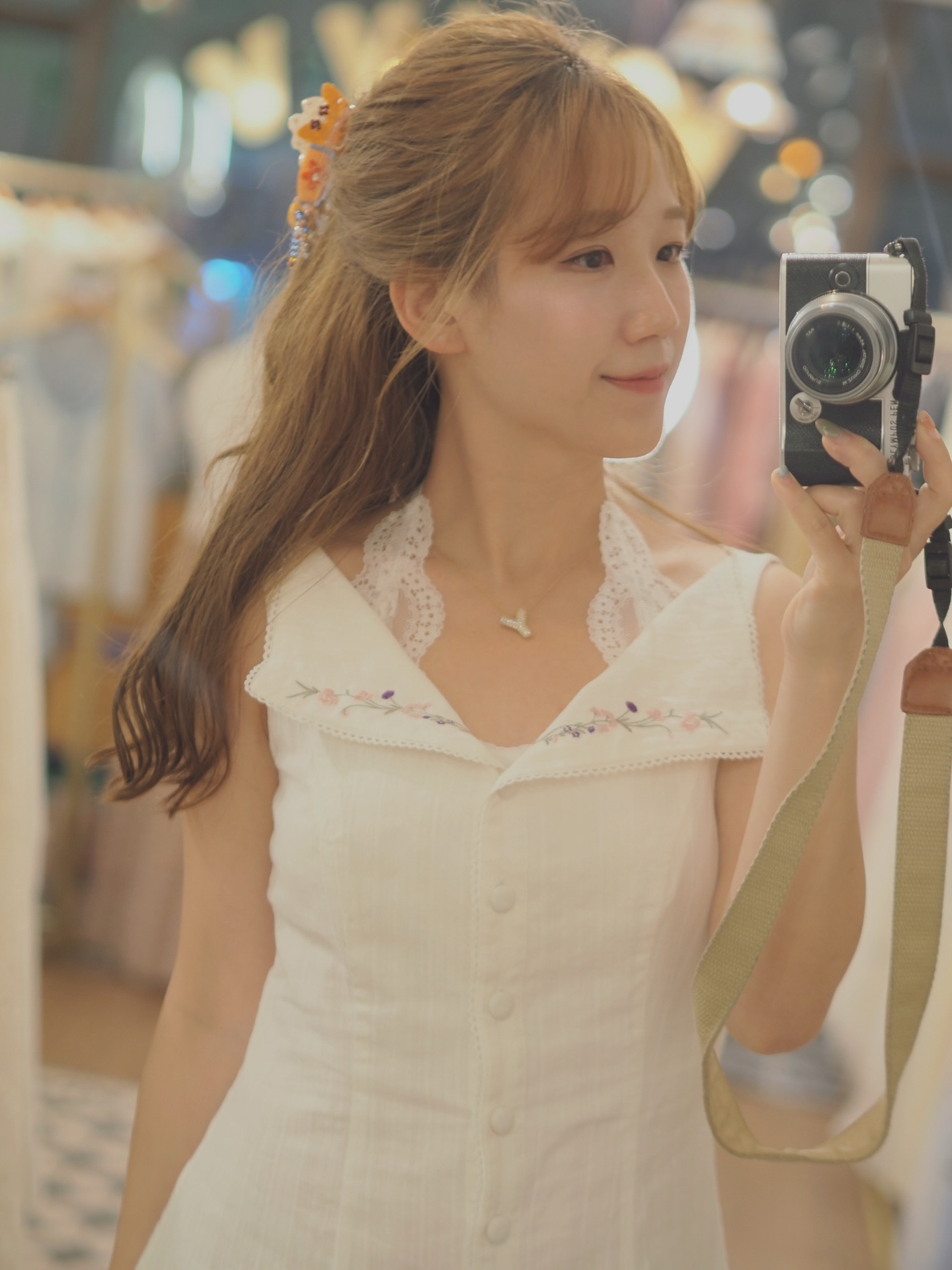 刺繡花短款連身裙