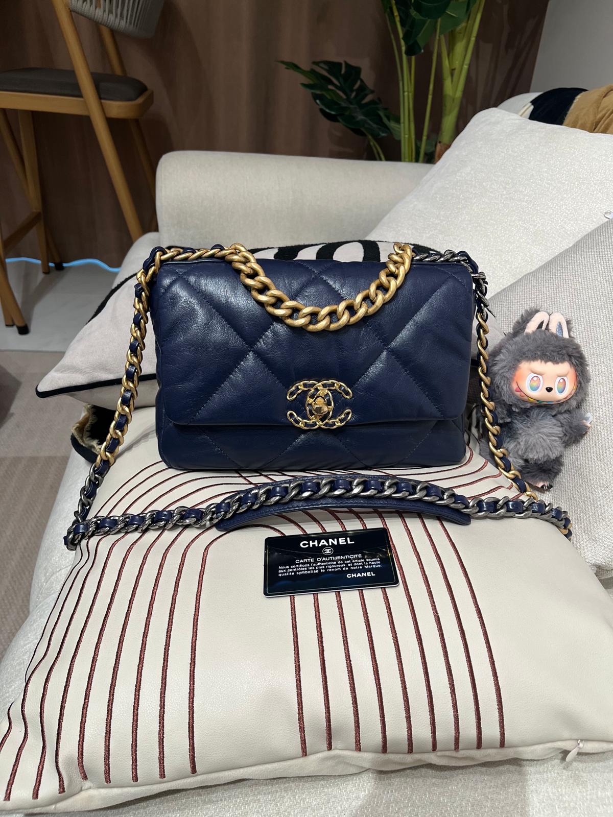 Chanel 19 small navy 26cm AS1160 100%Authentic,98%new ✅30card✅dust bag✅box