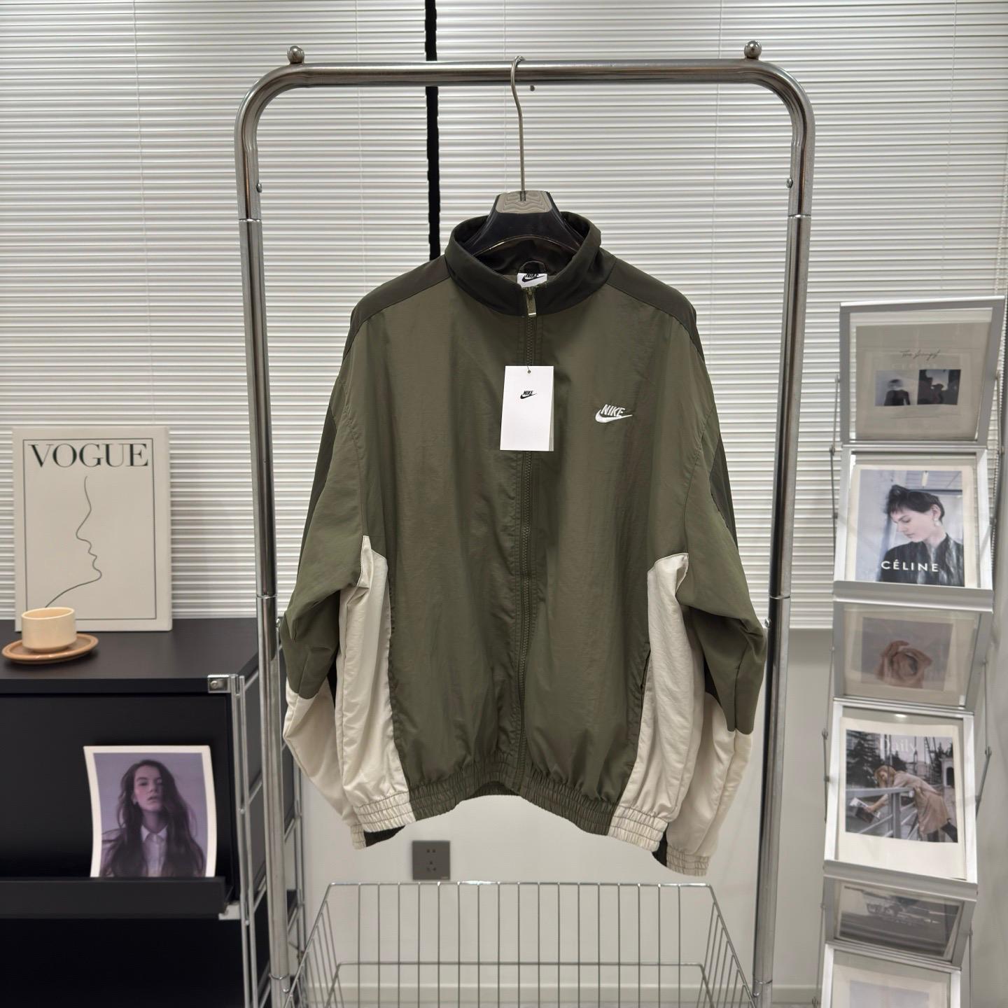 $125件,Nike Lab拼色風衣