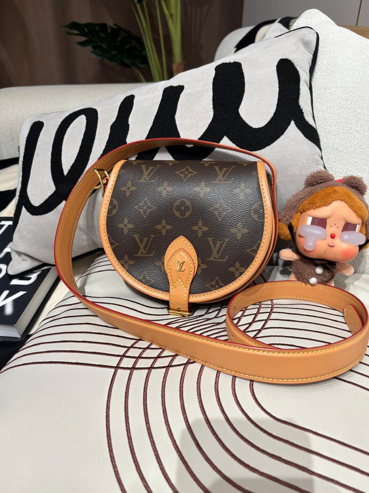 Lv tambourine crossbody bag 100%Authentic ,95%new✅dust bag
