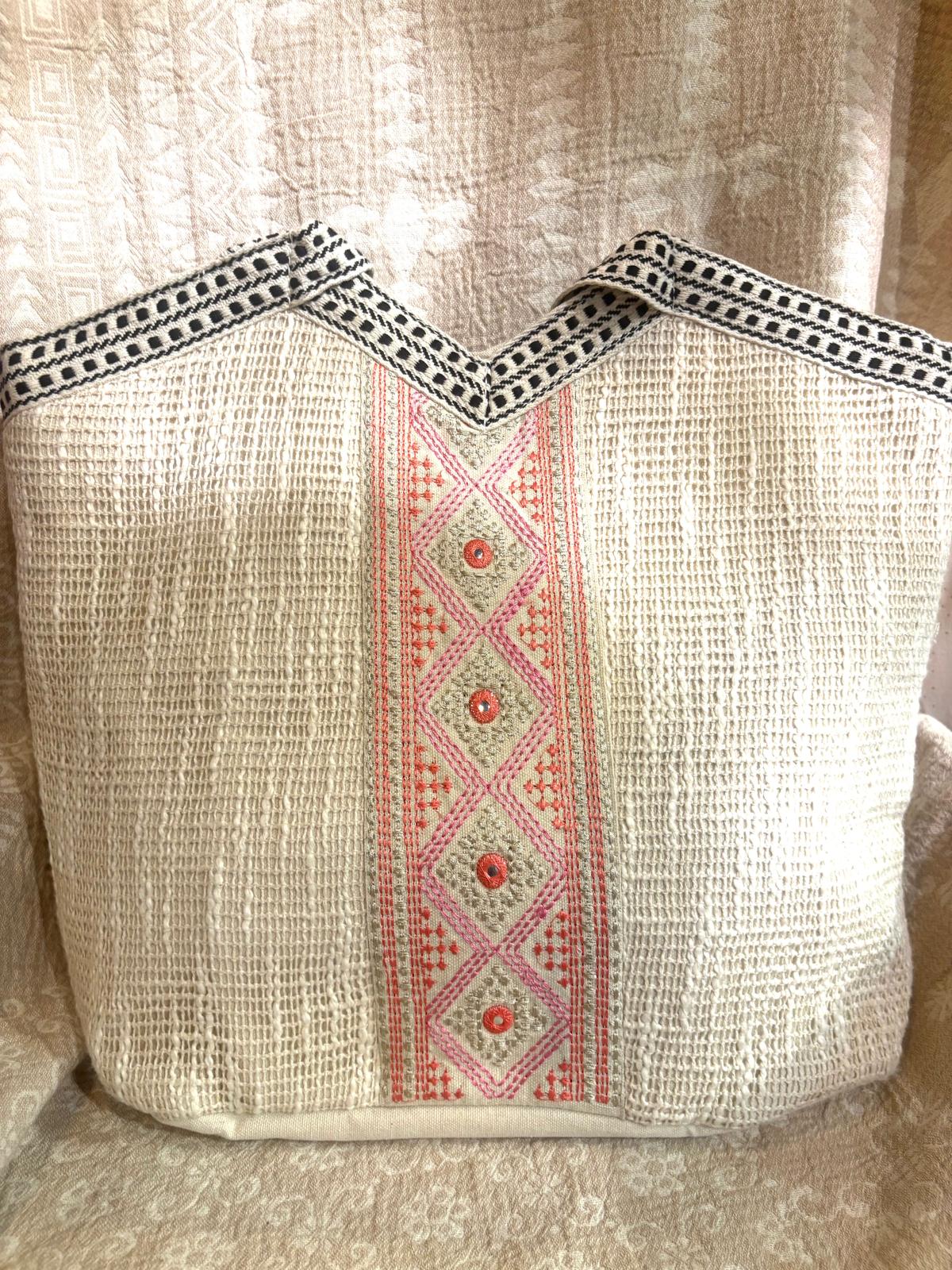 印度製造 - 米白色棉麻暗格仔紋刺繡袋