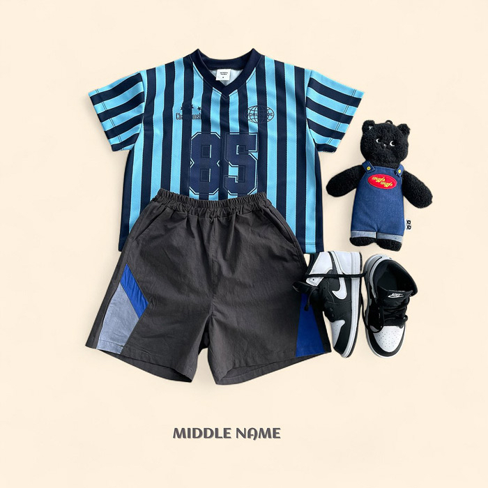 🇰🇷middle name tee