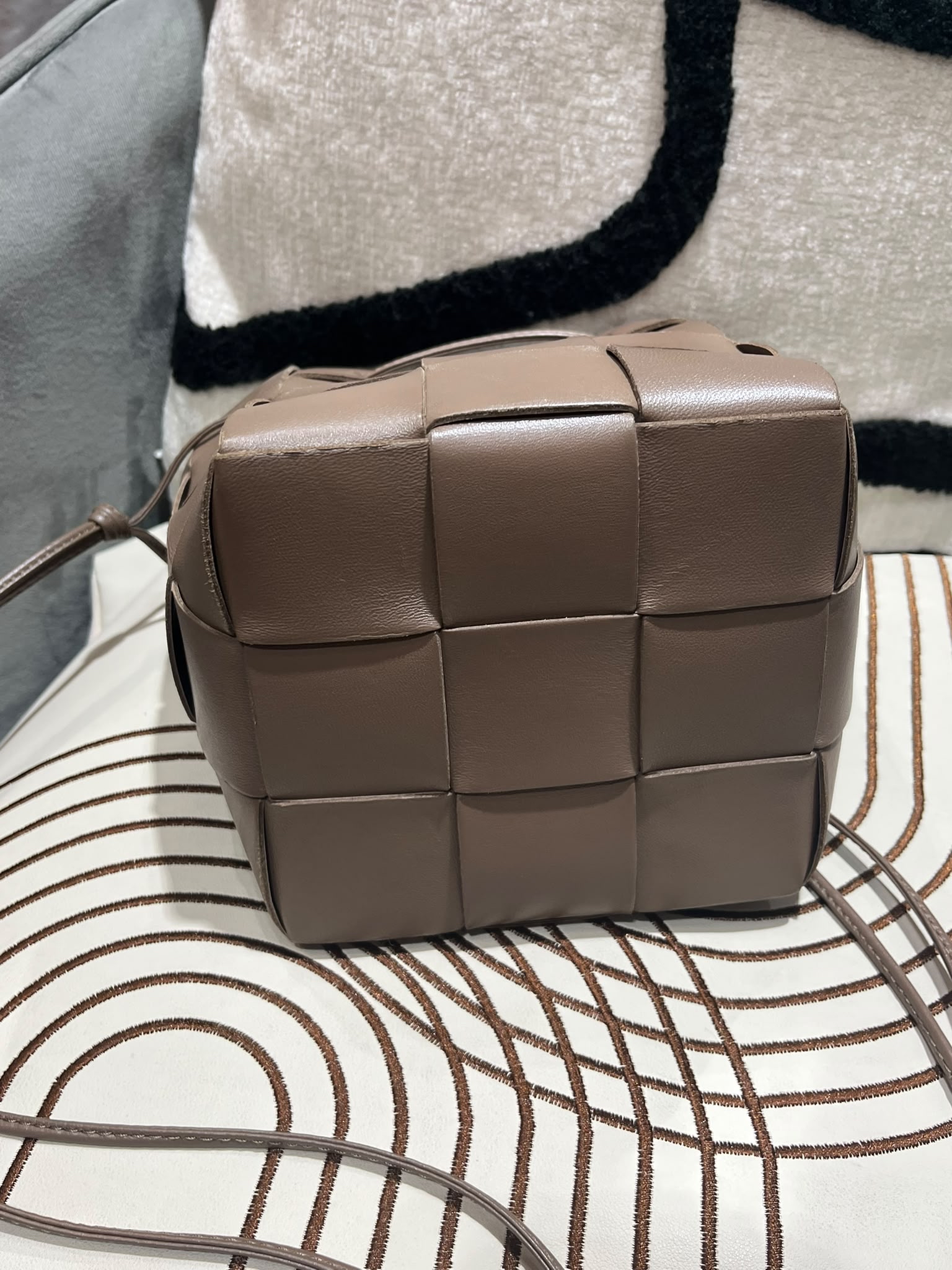 Bottega veneta BV intrecciato bucket bag 100%Authentic,95%new