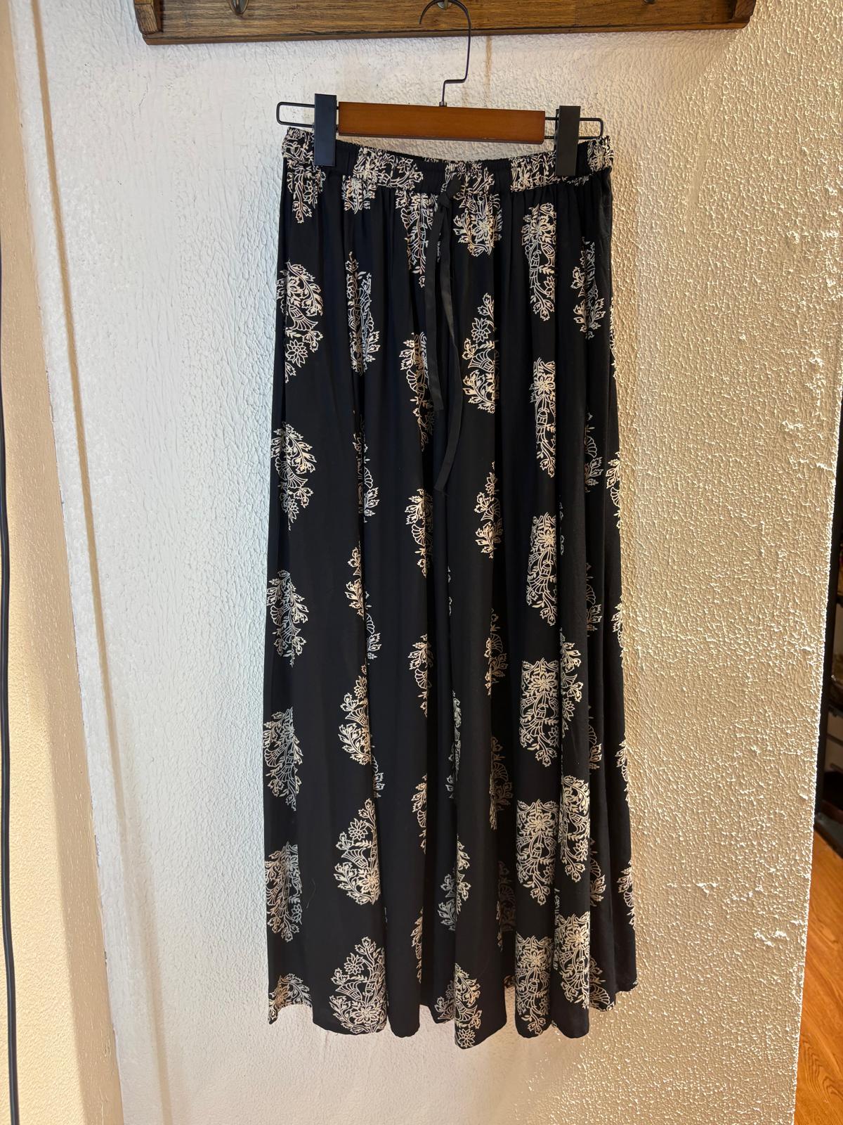 2902 Black Printing Skirt 37"