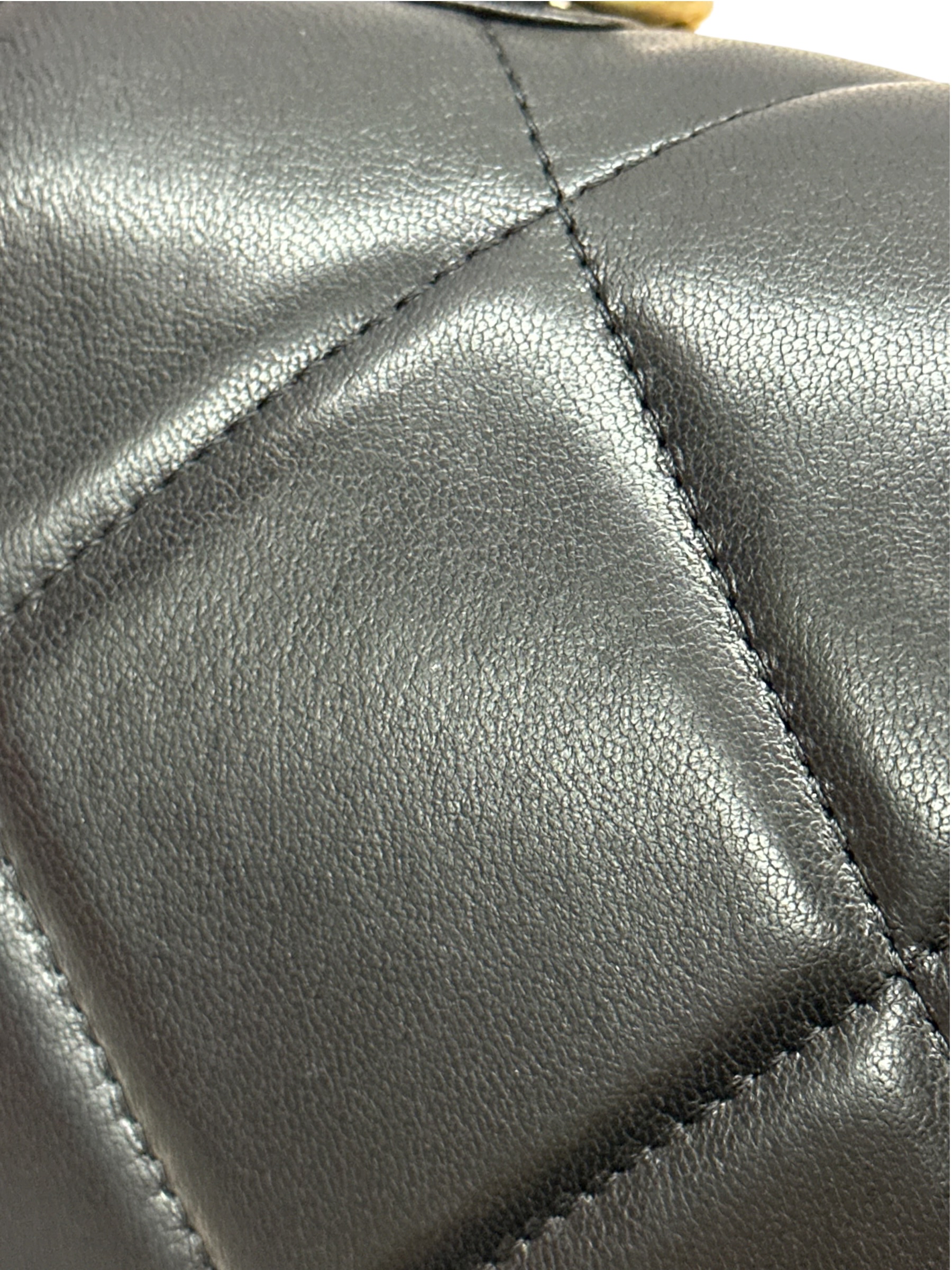 Pre-owned Chanel 19 Wallet on Chain / Product Code:082110