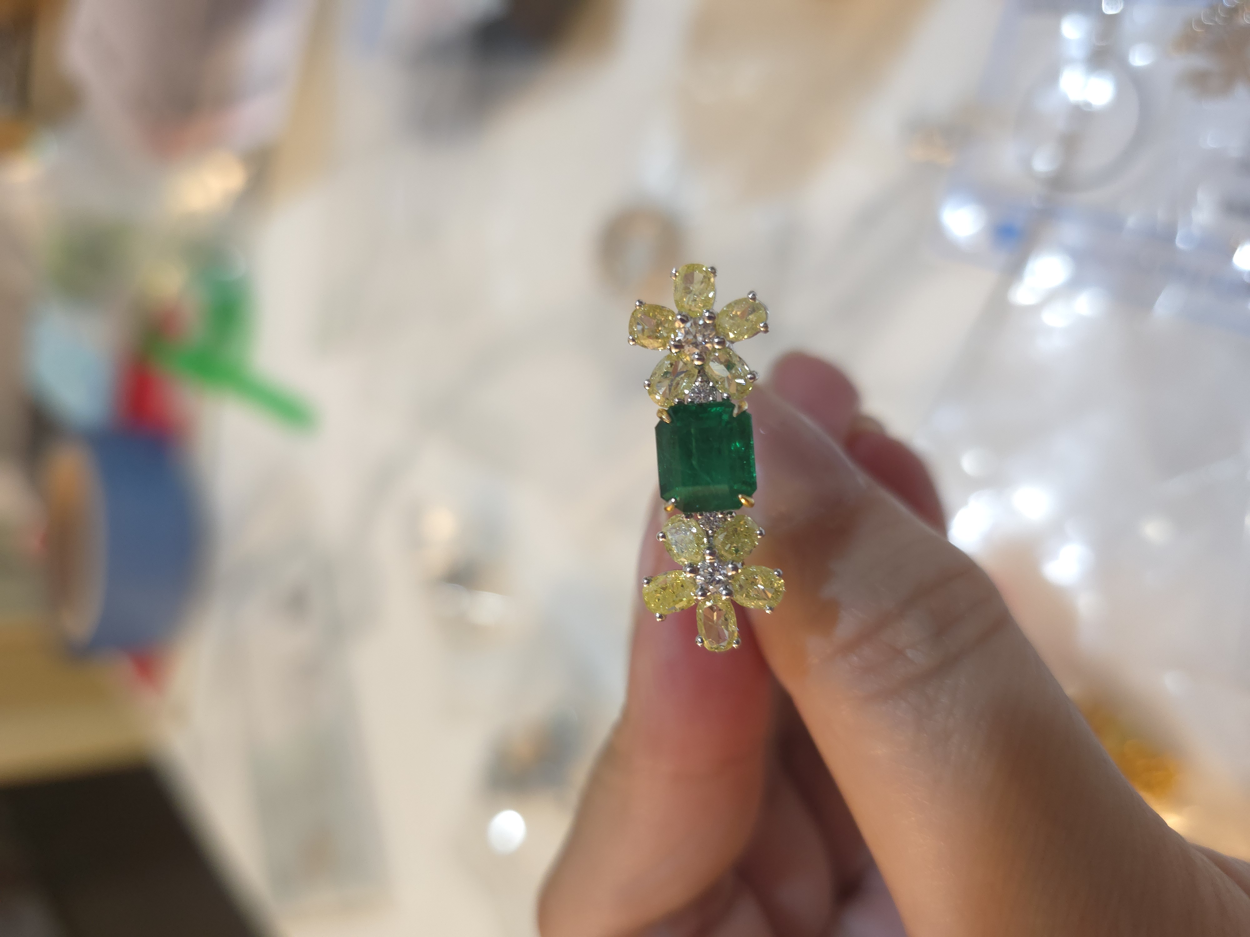 18K 祖母綠黃鑽戒指 E2.36 YD2.12 d0.23