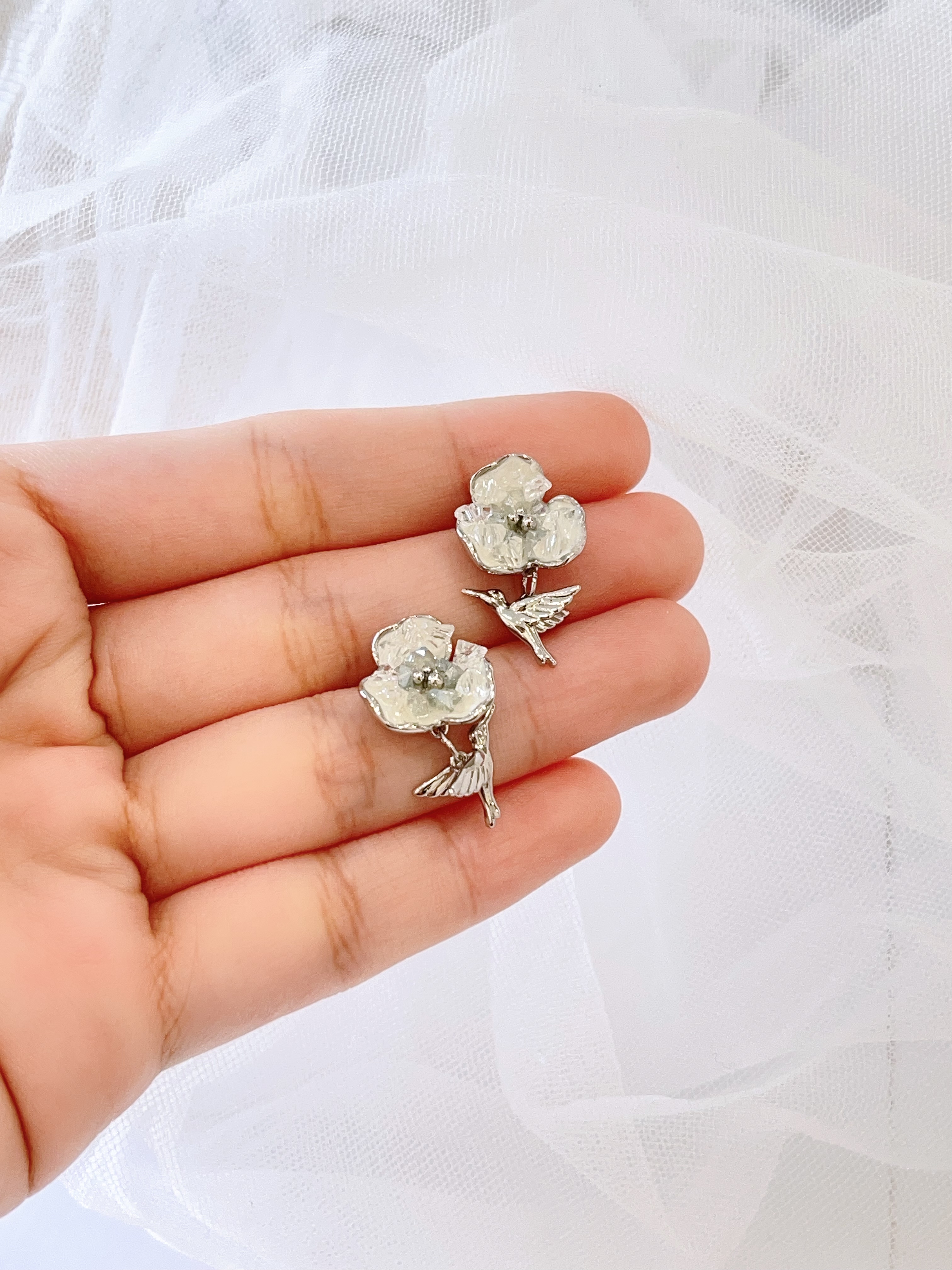 高级感碎钻小花朵耳环