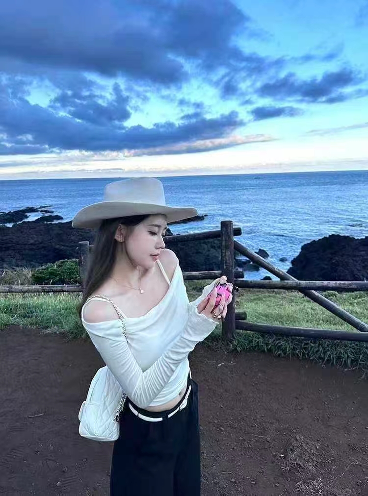 1715 RUCHED OFF-SHOULDER TOP 褶皱一字肩上衣