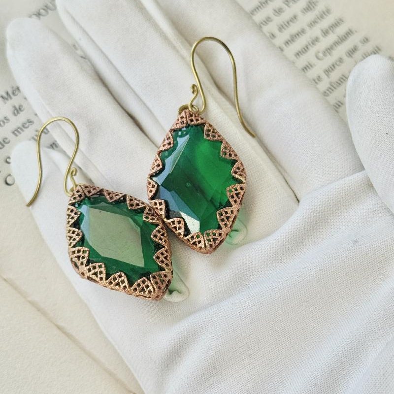 Vintage Recomposed Czechoslovakia Glass and Filigree Hook Earrings(NZ101)
