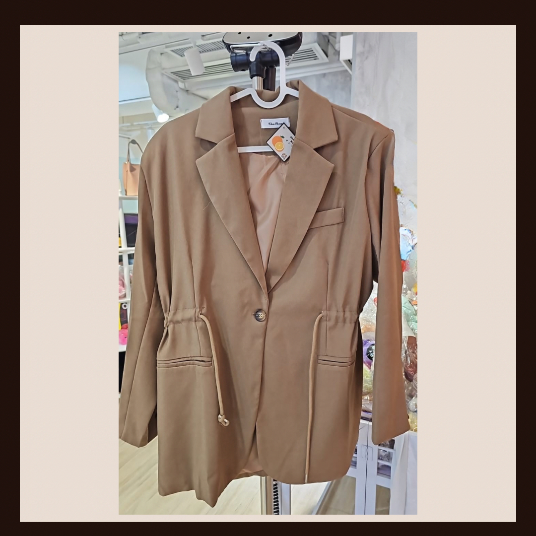 ✨ 獨家設計！抽繩收腰奶茶色西裝外套