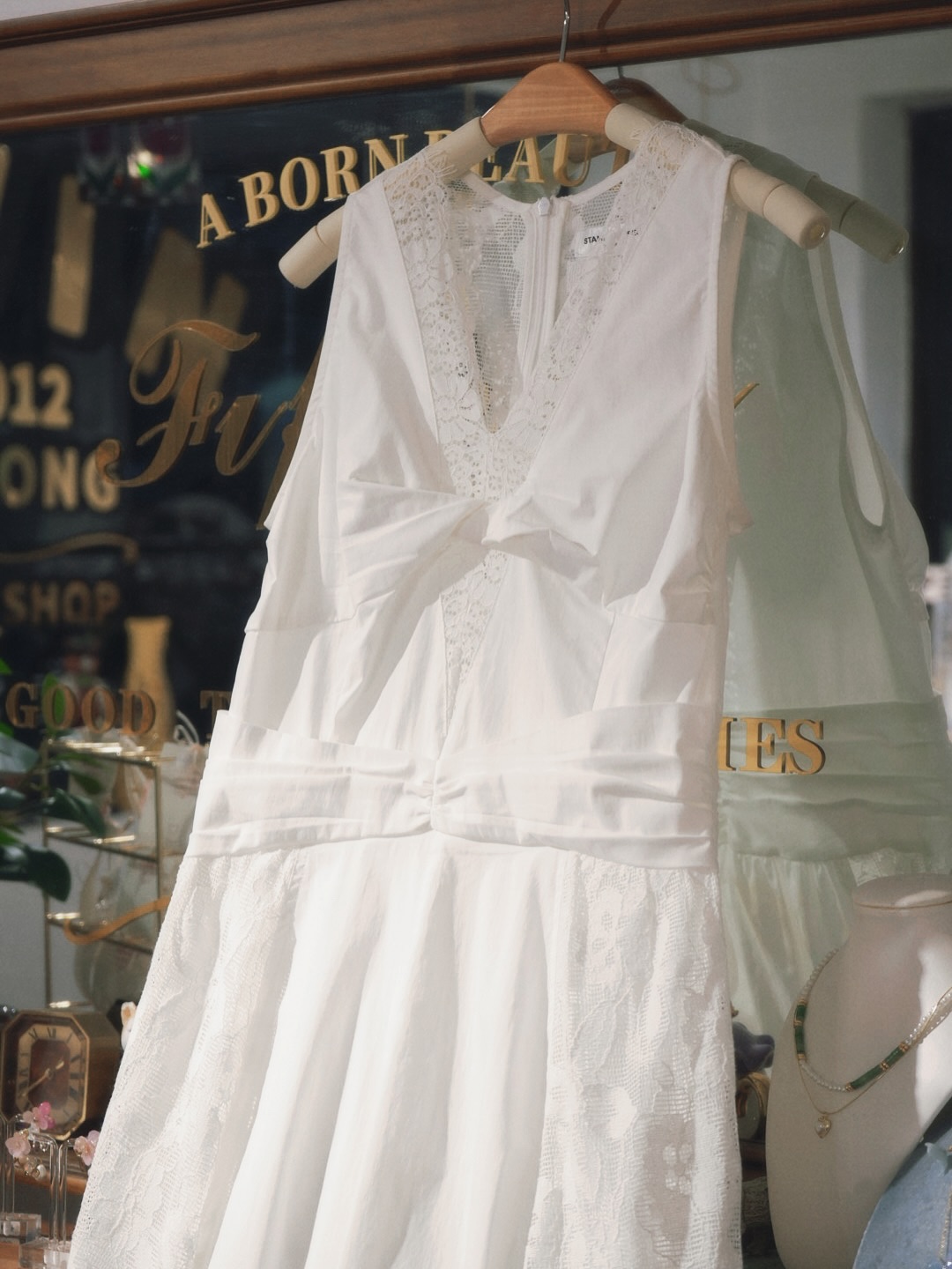 刺繡花背心連身裙