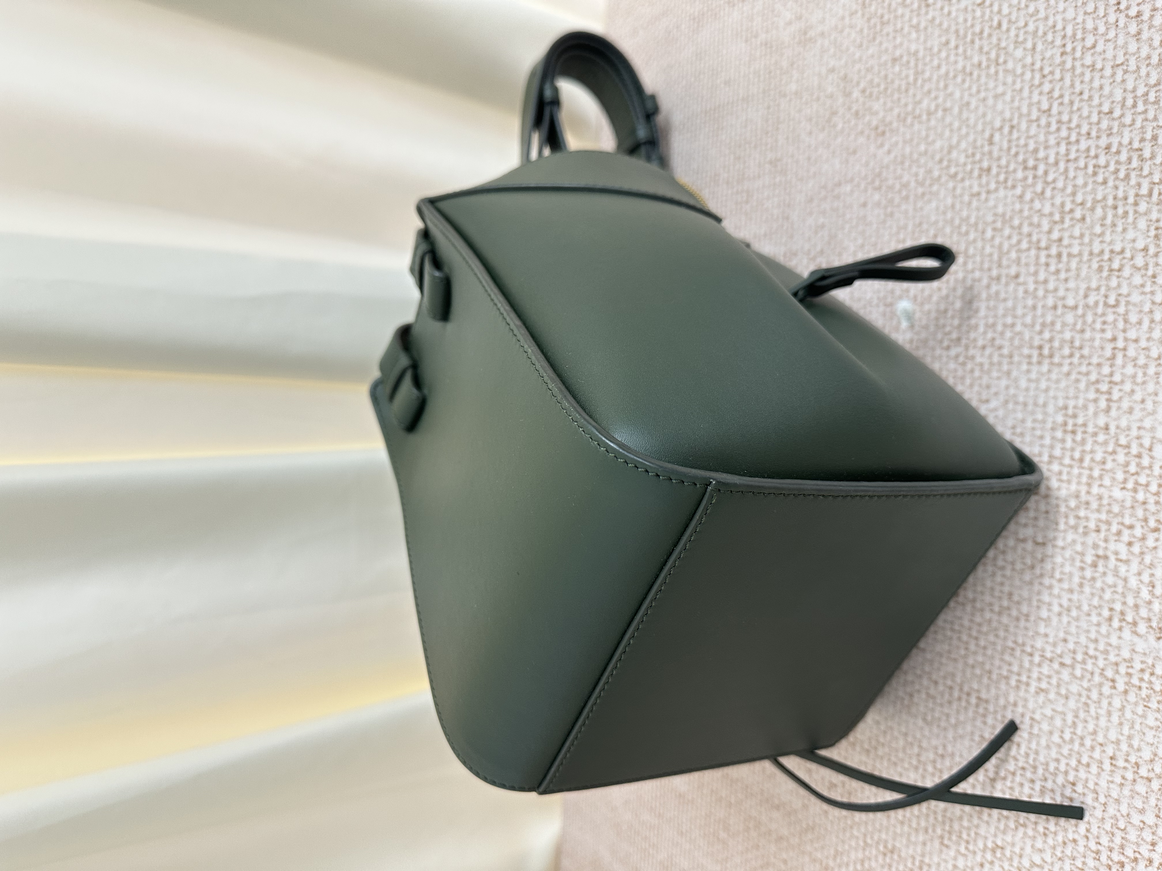 Pre-owned Loewe Hammock Bag/ Product Code: 26042112