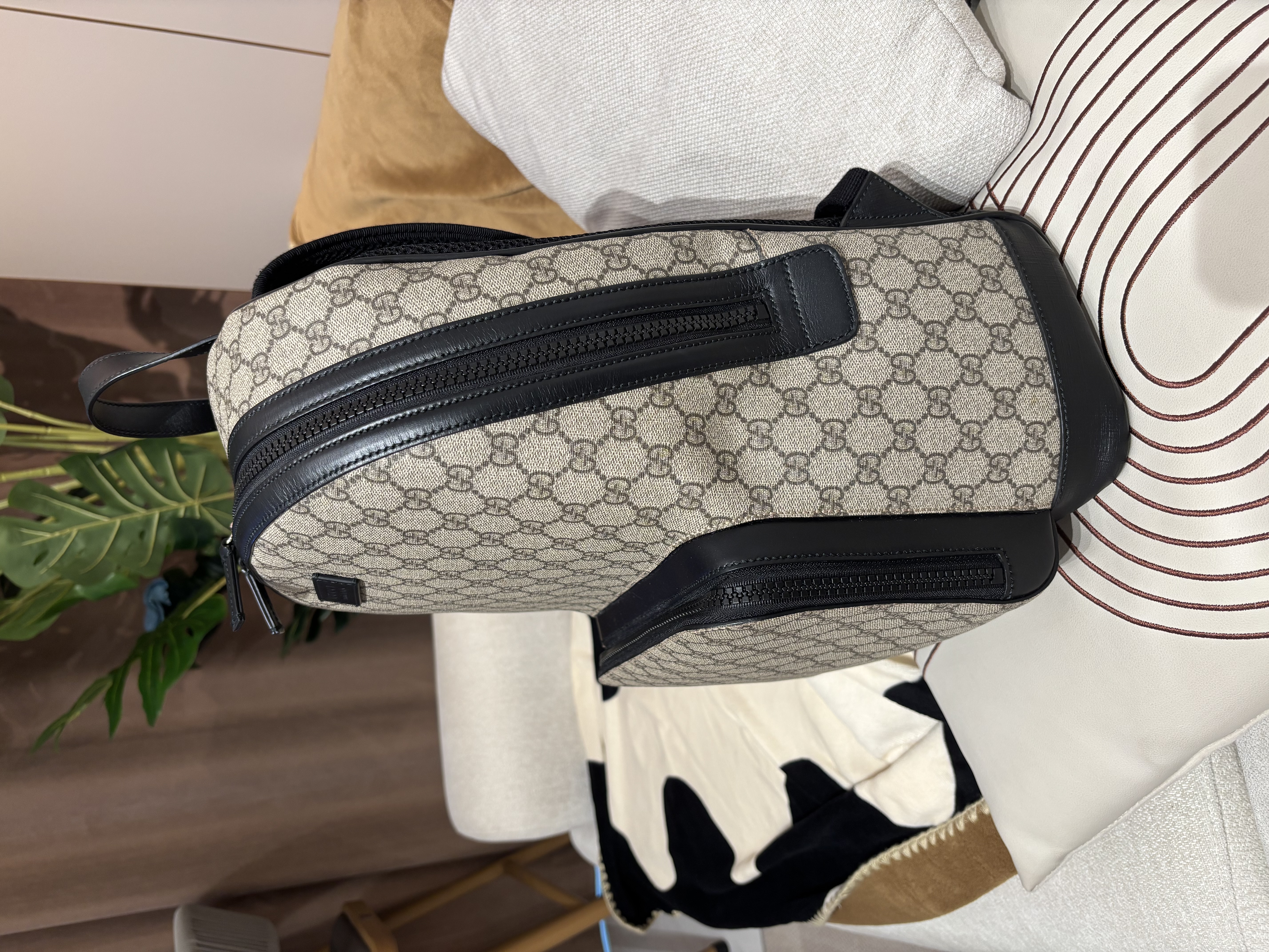  Gucci GG supreme Backpack 406370 100%Authentic ,98%new✅dust bag