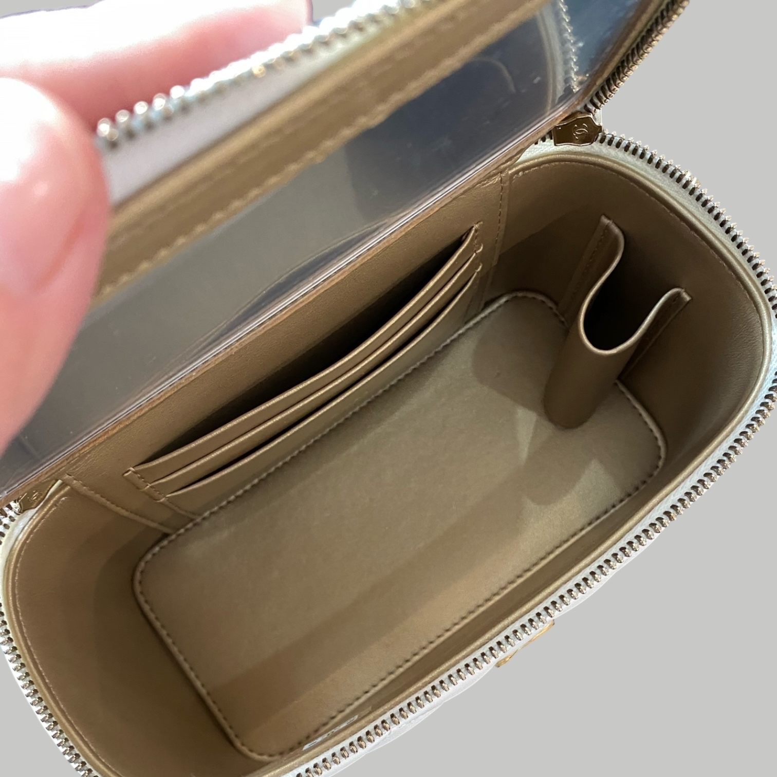 Chanel Lambskin vanity羊皮金球長盒子