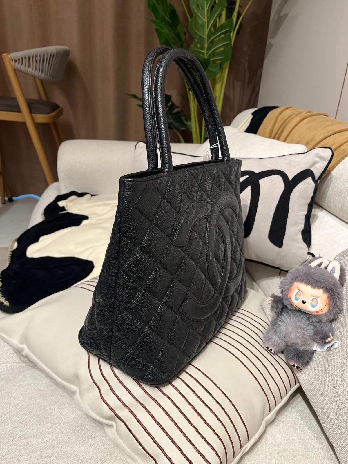 Chanel 黑色魚子醬牛皮希爾頓包，Vintage 絕版 100%Authentic ,95%new✅14Card ✅Dust bag