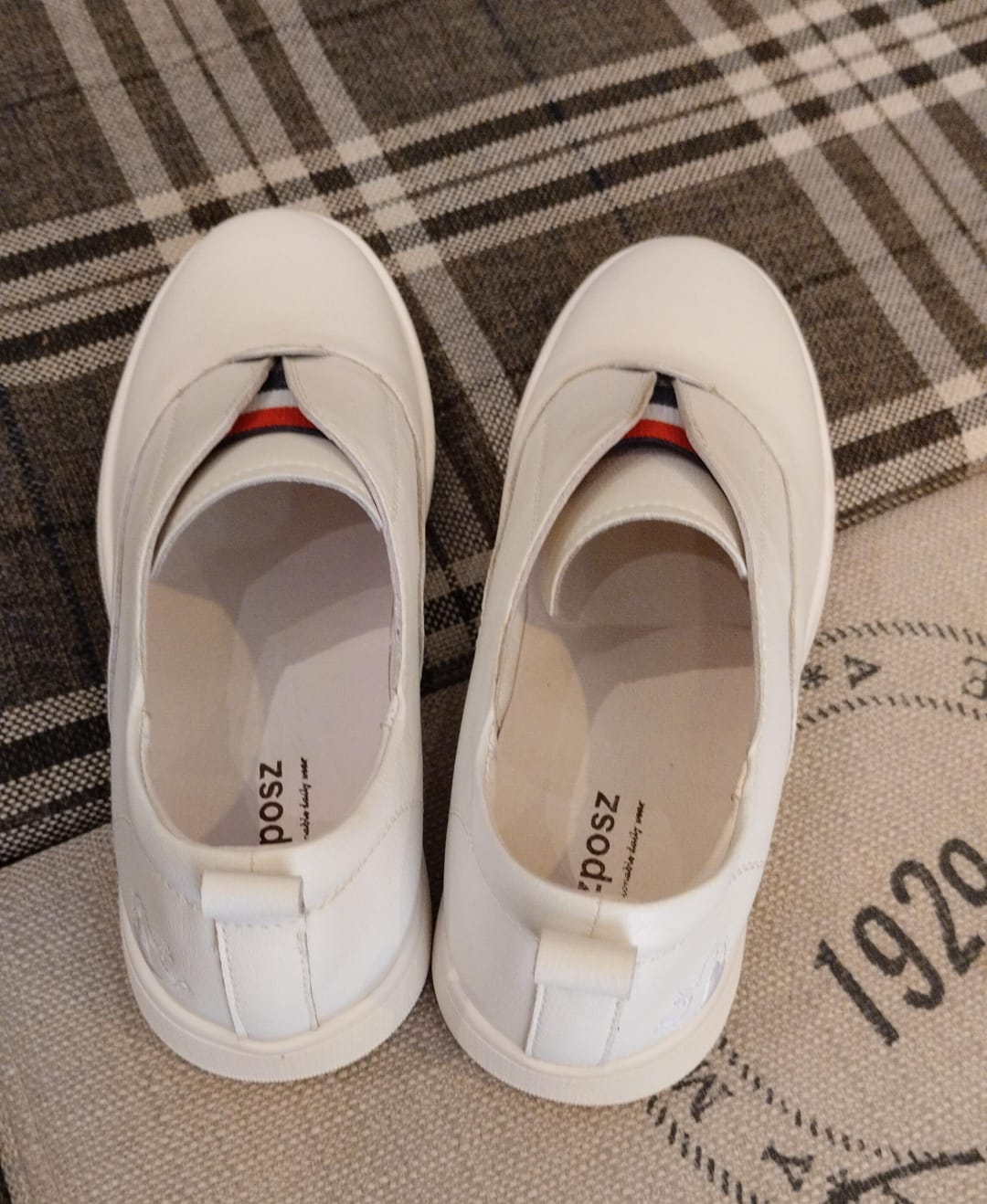 Poszposz 白色休閒懶人鞋