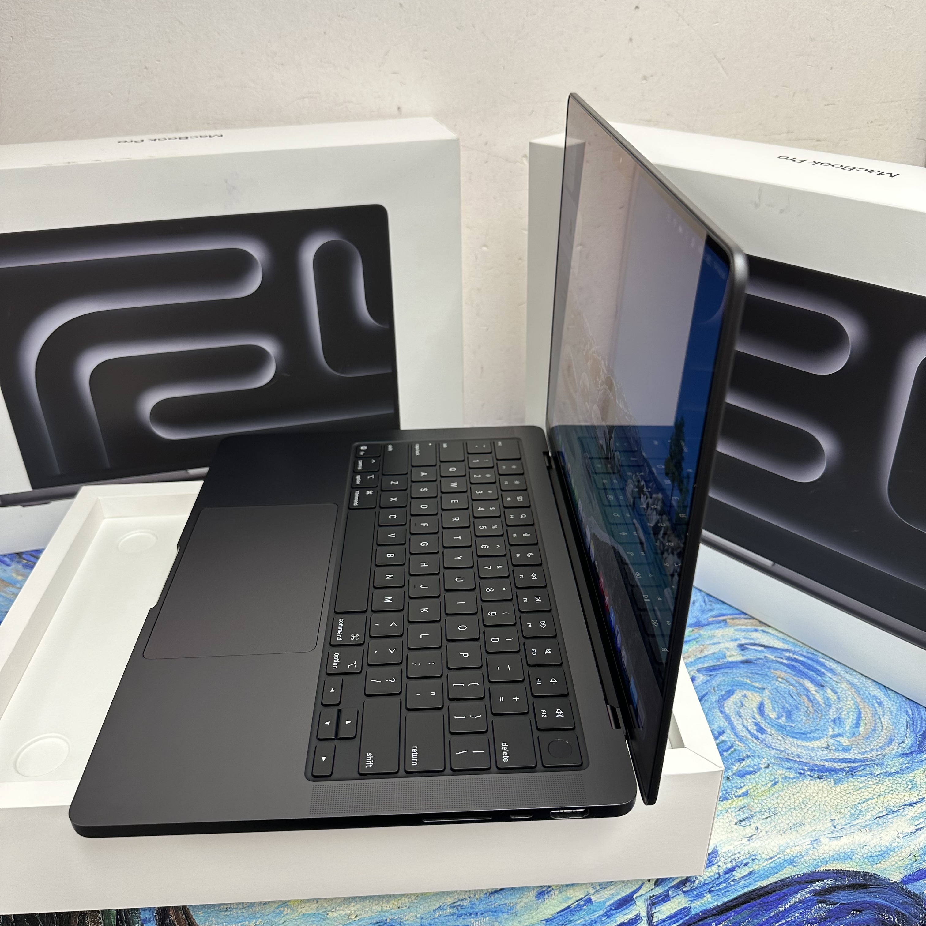 #5936 APPLE  MacBook Pro M5 2025 M5 CPU/32GB Ram/1TB SSD/10核心GPU/Liquid Retina XDR Mon/14吋/黑色/Gaming Laptop / Notebook / brand new / Netflix /Movie / MacbookPro / Pro M5 / M5 Pro