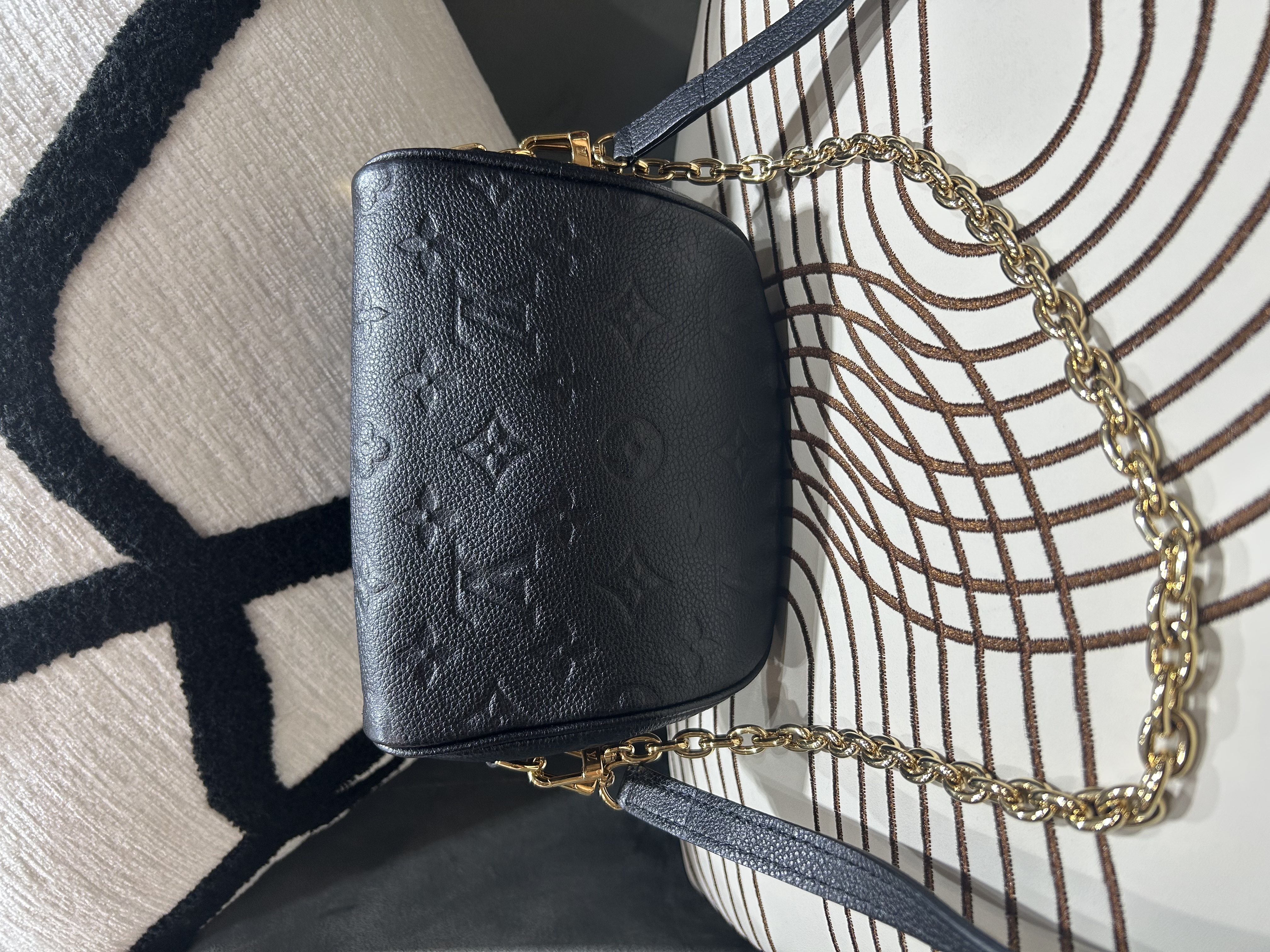 Lv Mini Bumbag Shoulder Bag 黑色M46917 Black Calfskin Monogram Empreinte 100%Authentic ,98%new✅dust bag