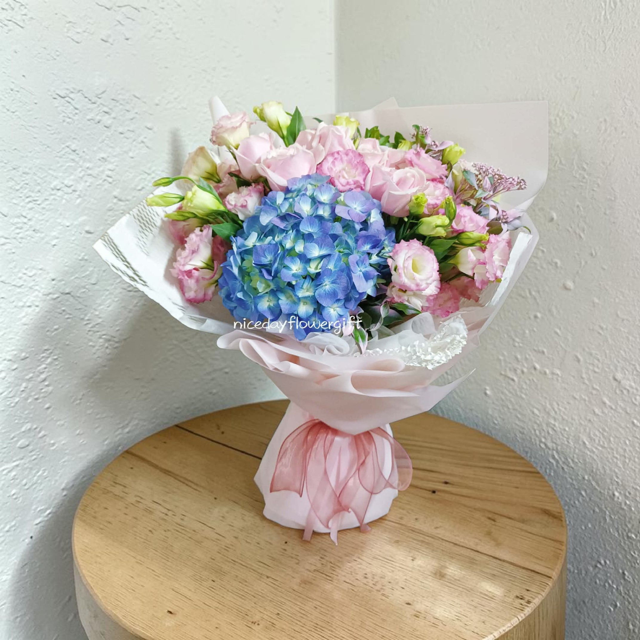 BB86 玫瑰繡球花束