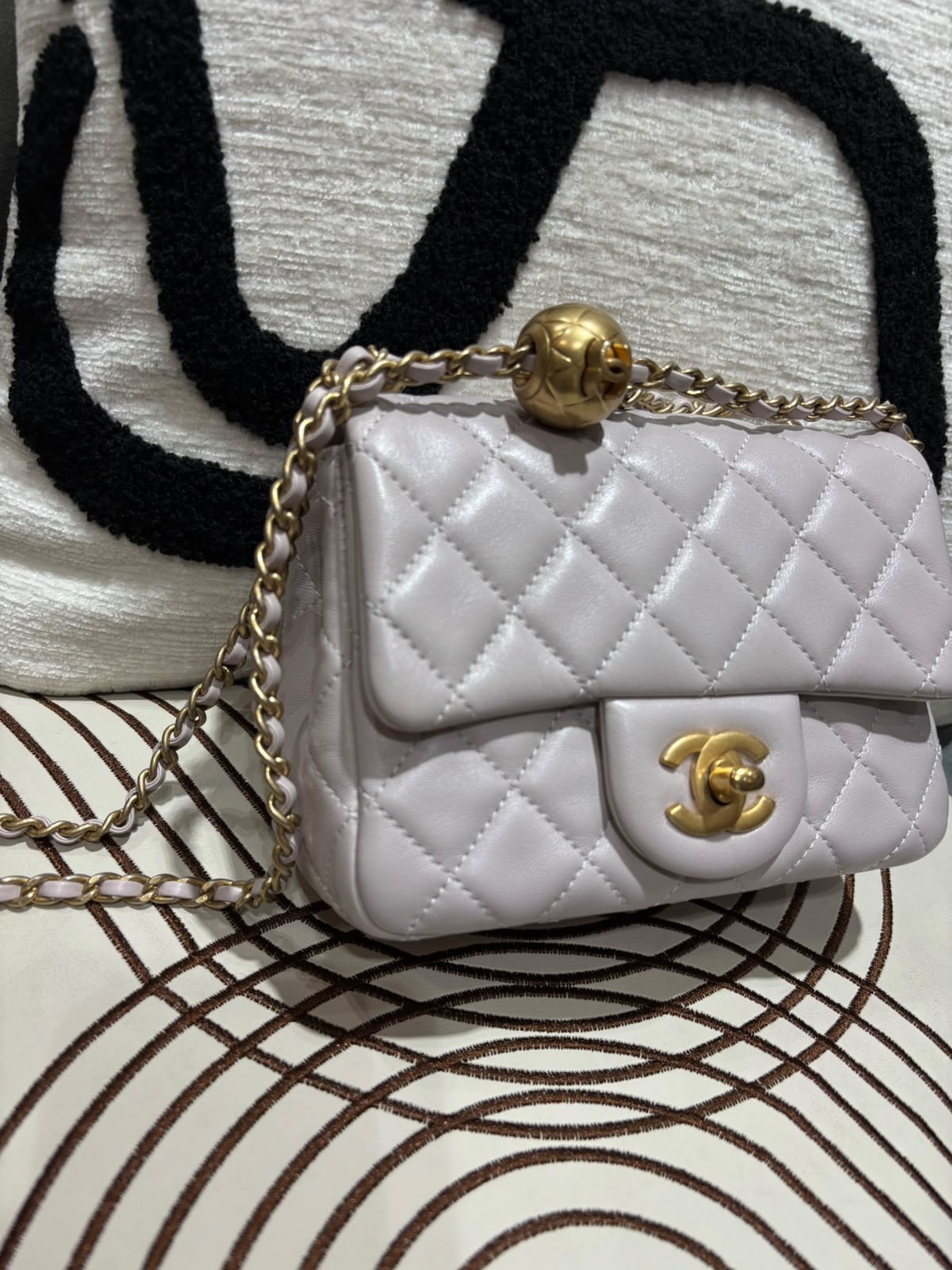 Chanel mini flap with pearl crush 金球方胖子 100%Authentic,98%new ✅晶片✅收據✅dust bag✅box