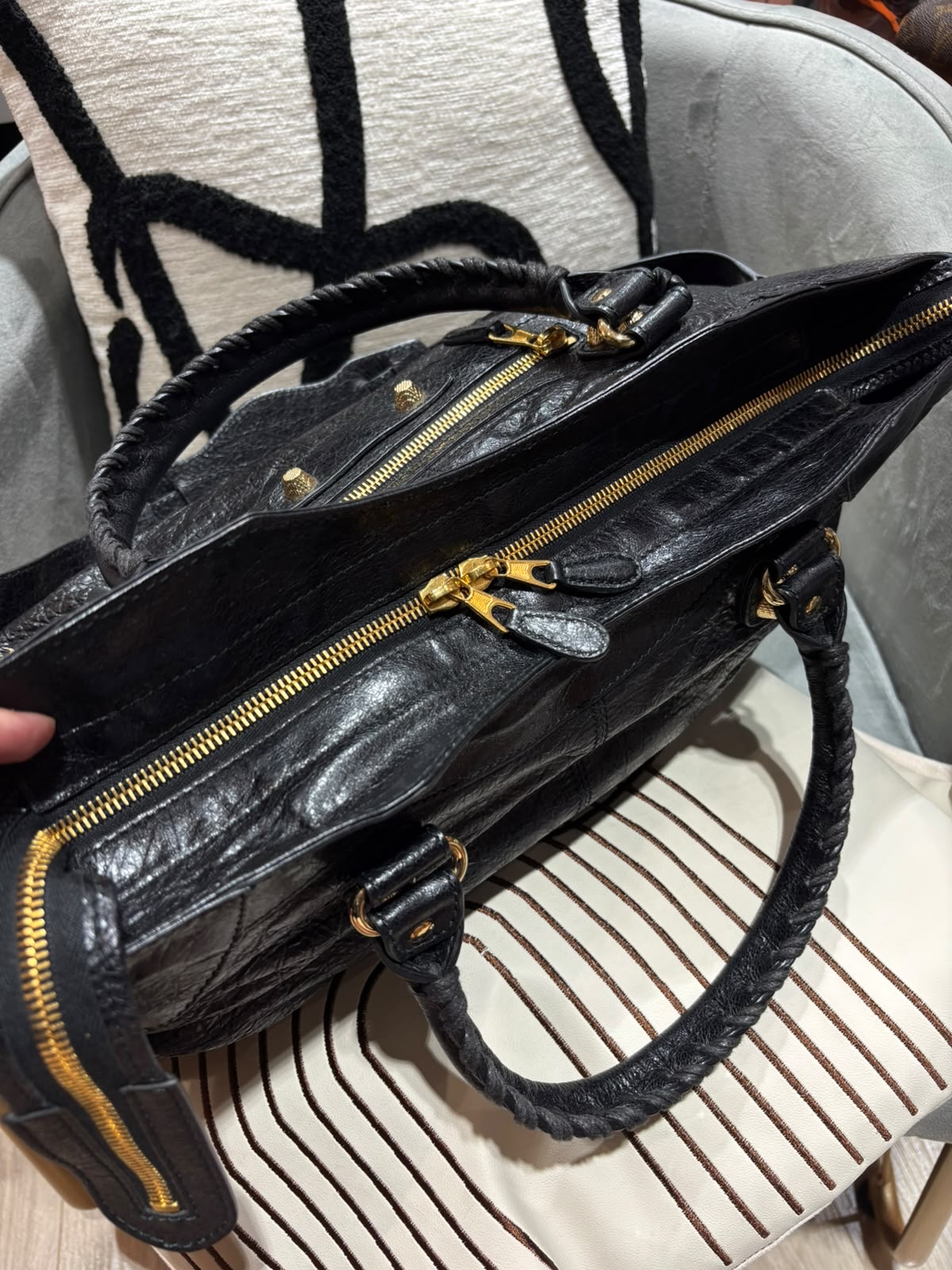 BALENCIAGA Giant Part Time 2 way bag 黑色牛皮金釘，100%Authentic, 98%New ✅mirror ✅Dust bag 