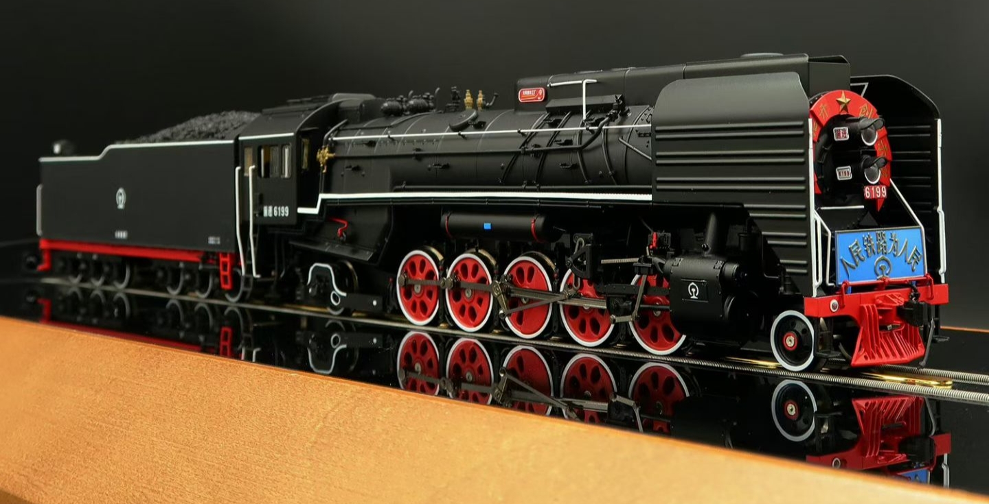  Chinese prototype dynamic smoking steam locomotive - QJ
