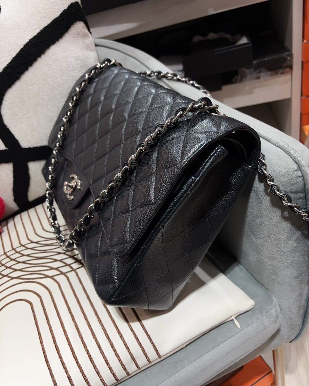 Chanel maxi jumbo A58601 黑色荔枝牛皮 100%Authentic ,98%new 閑置品 ✅card✅購買證書✅dust bag✅box ✨專門店售價$ 102500✨ 
