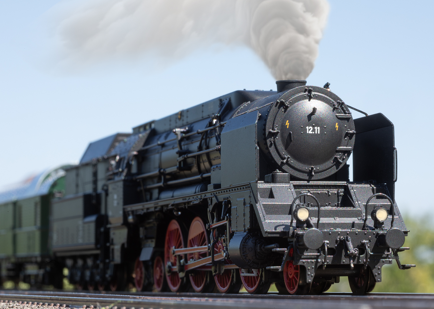 Trix 2026 surprise model #25012 ÖBB Class 12 DCC Sound & Smoke