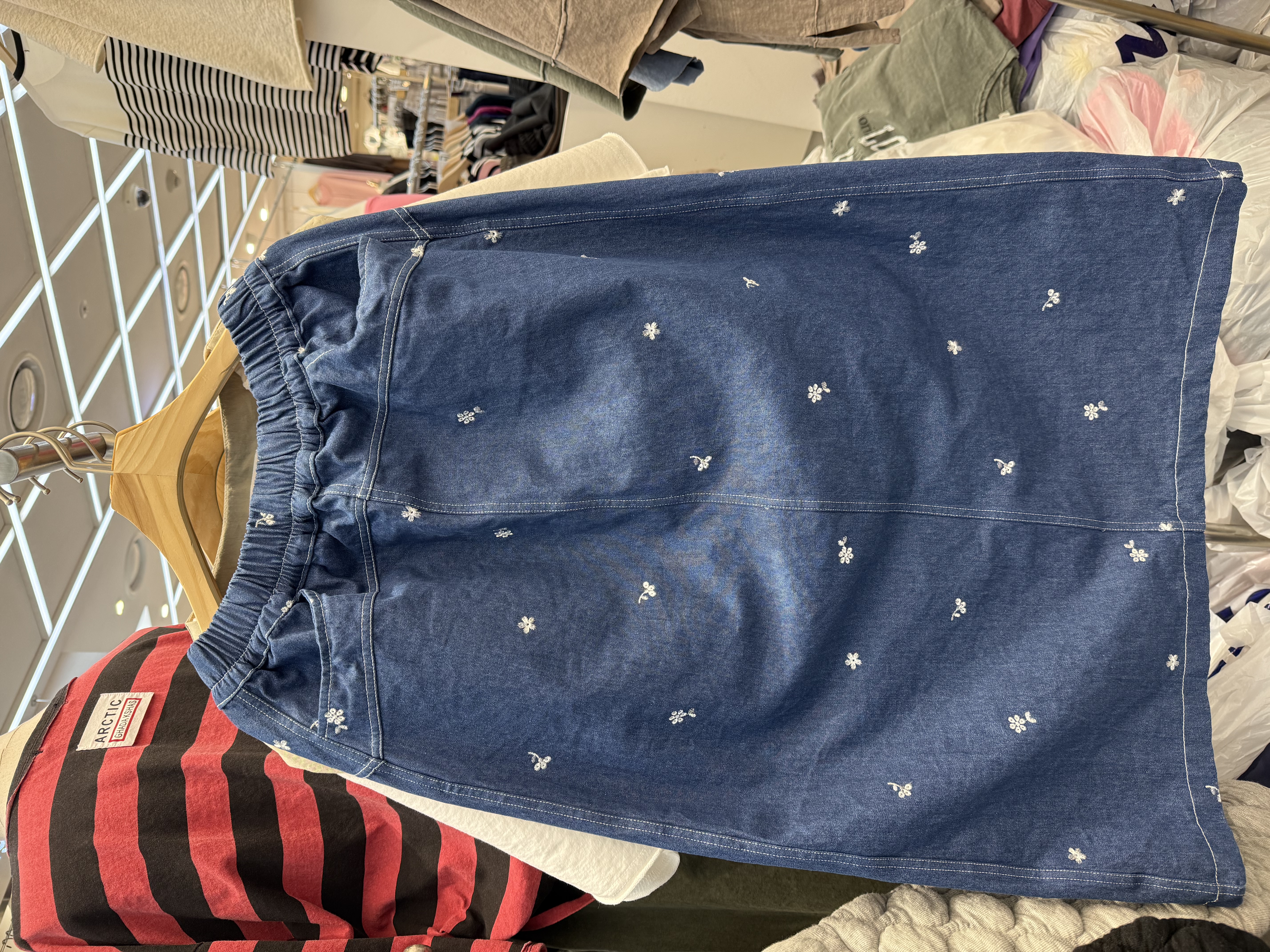 BO OS 小花刺繡牛仔裙