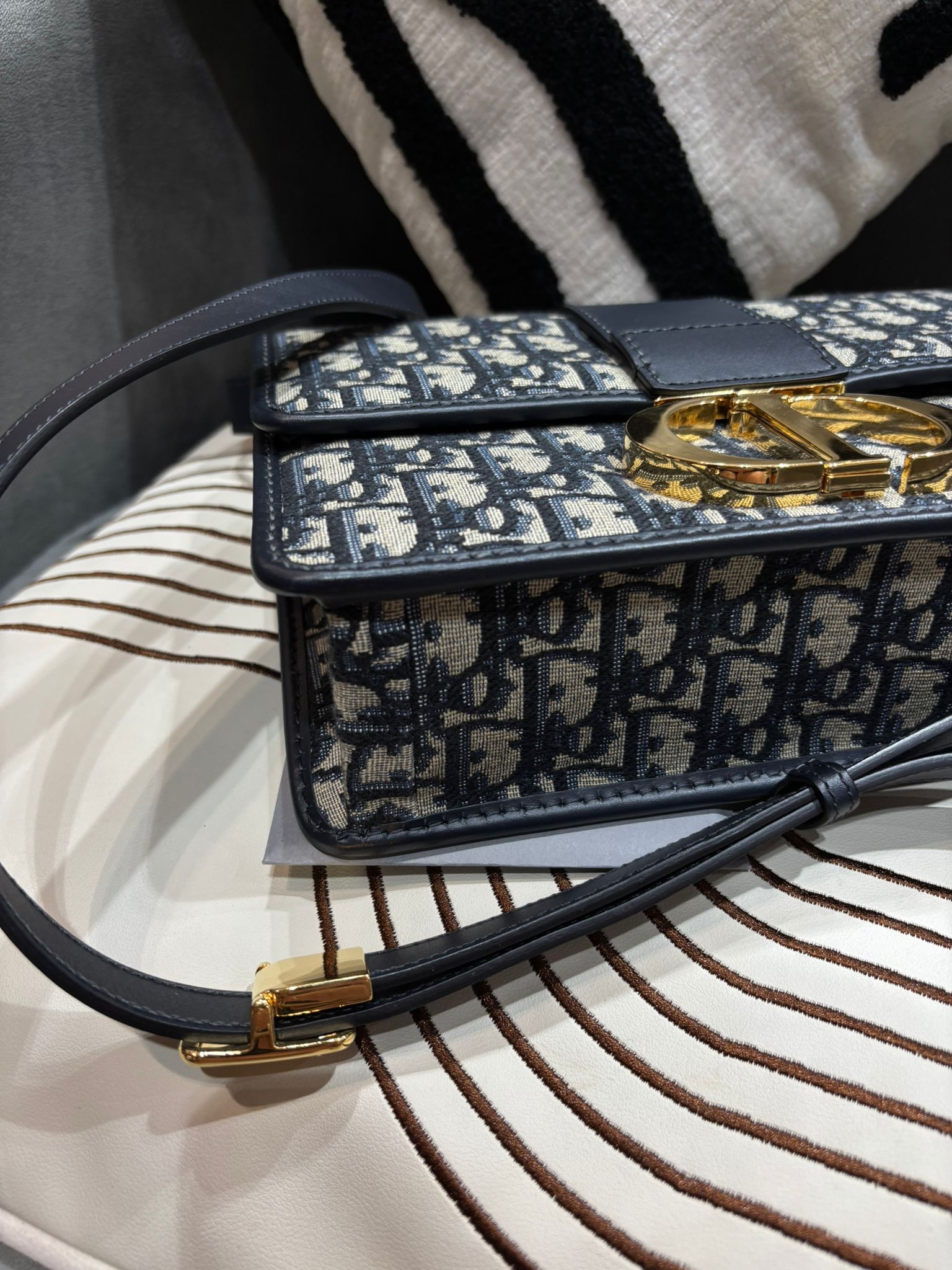 DIOR Oblique 30 Montaigne Shoulder Bag 100%Authentic, 98%New ✅ certificate✅dust bag✅Box