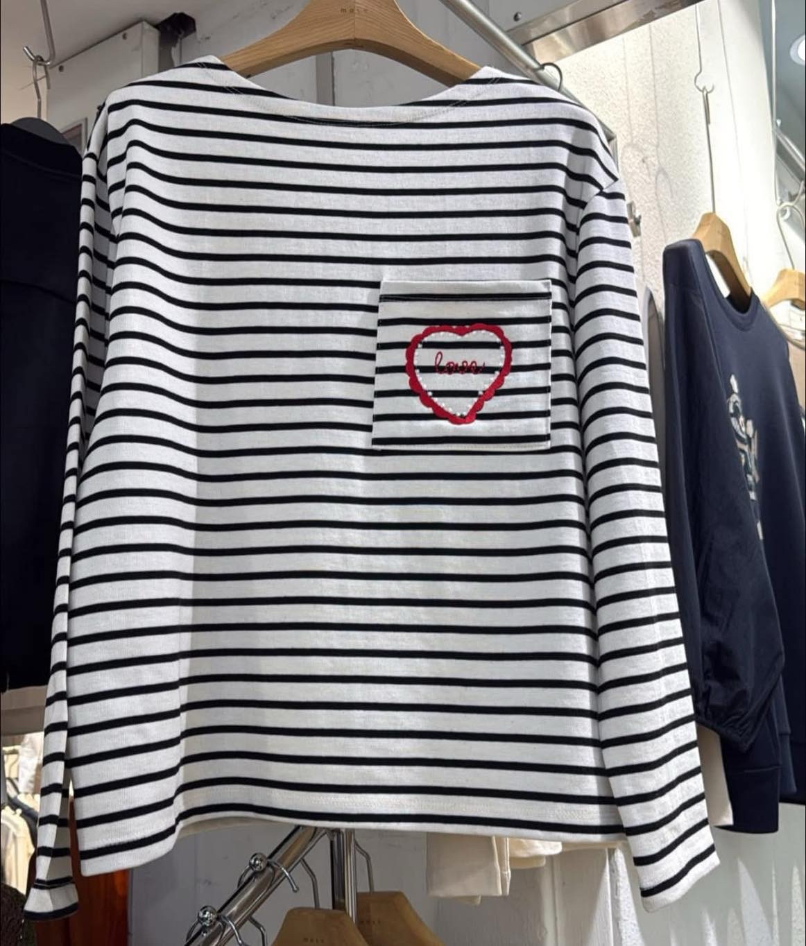刺繡心心袋間Tee