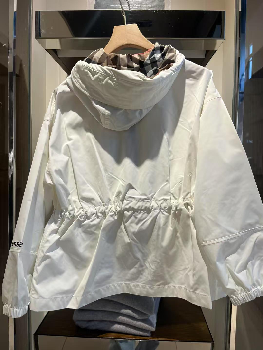 預購  Burberry🌈🌈折扣款 女士收腰外套Sale