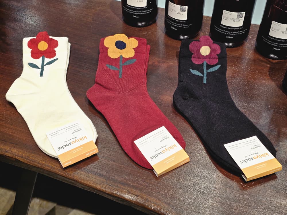 KKY Big Flower Socks