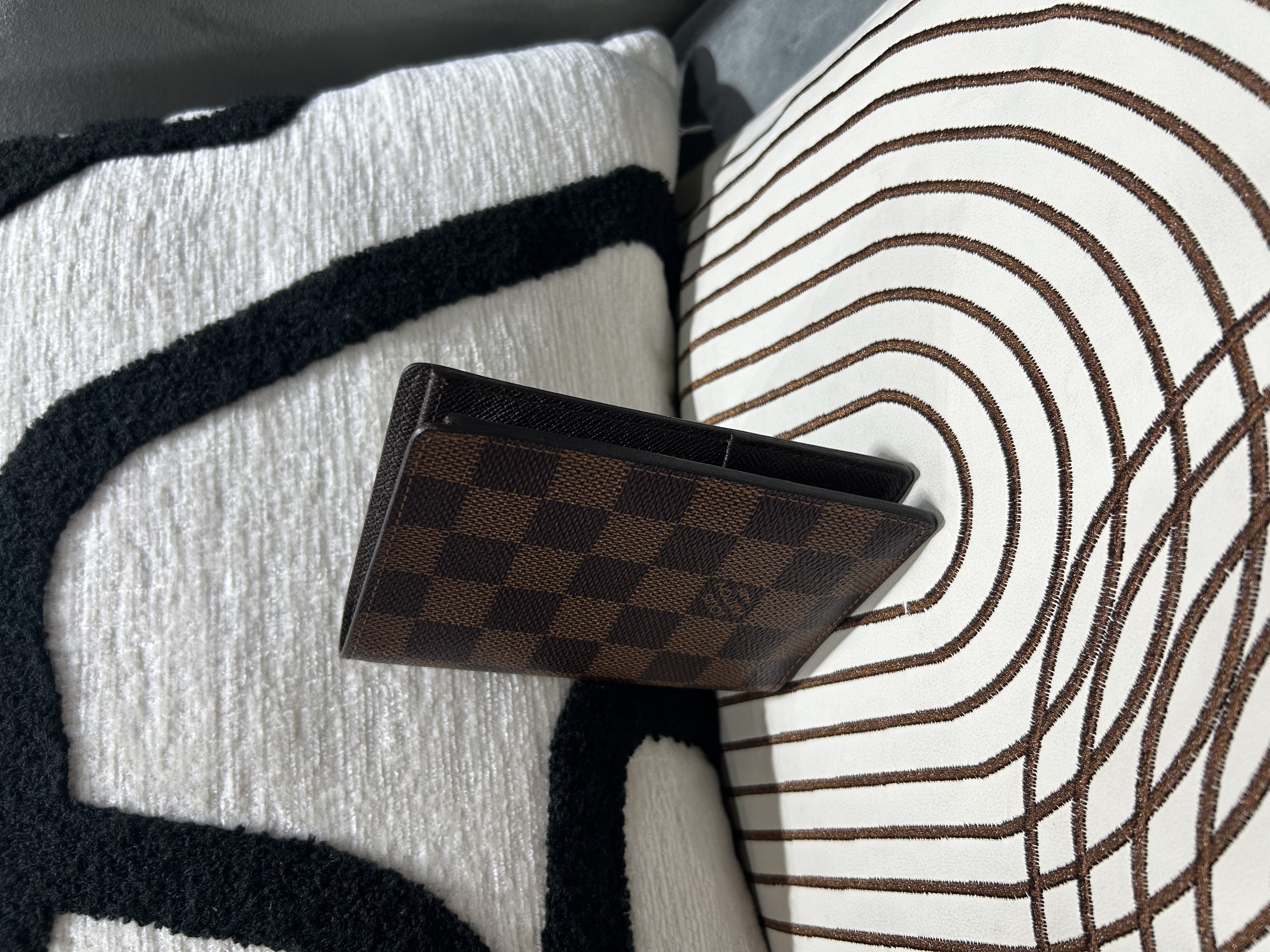 LV Portefeuille James Damier Short Wallet N63023 100%Authentic, 98%New 