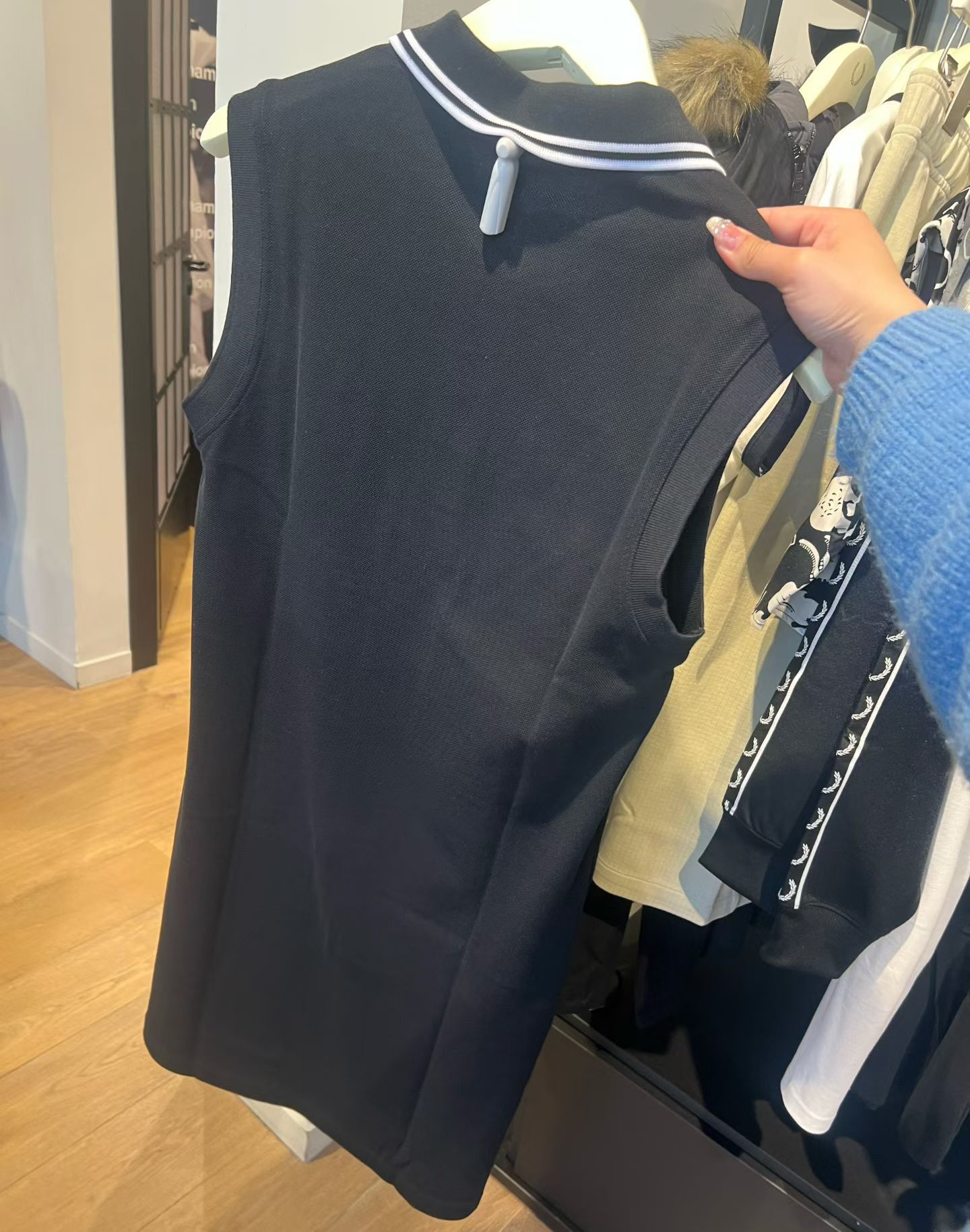 Fred Perry 的黑色無袖Polo 衫連衣裙 特價 Size s /m